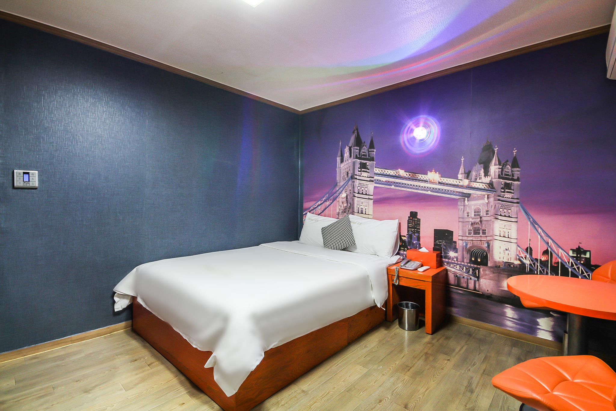 room detail thumbnail 0