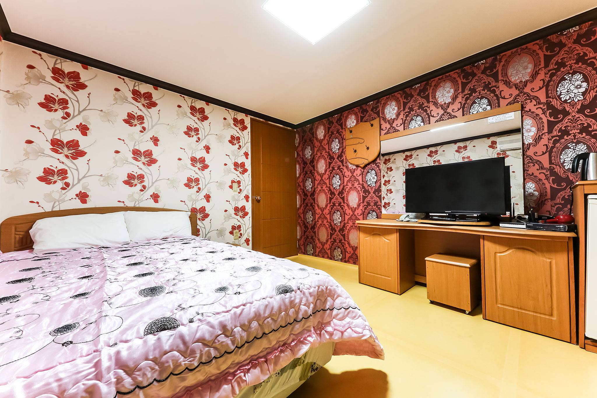 room detail thumbnail 2
