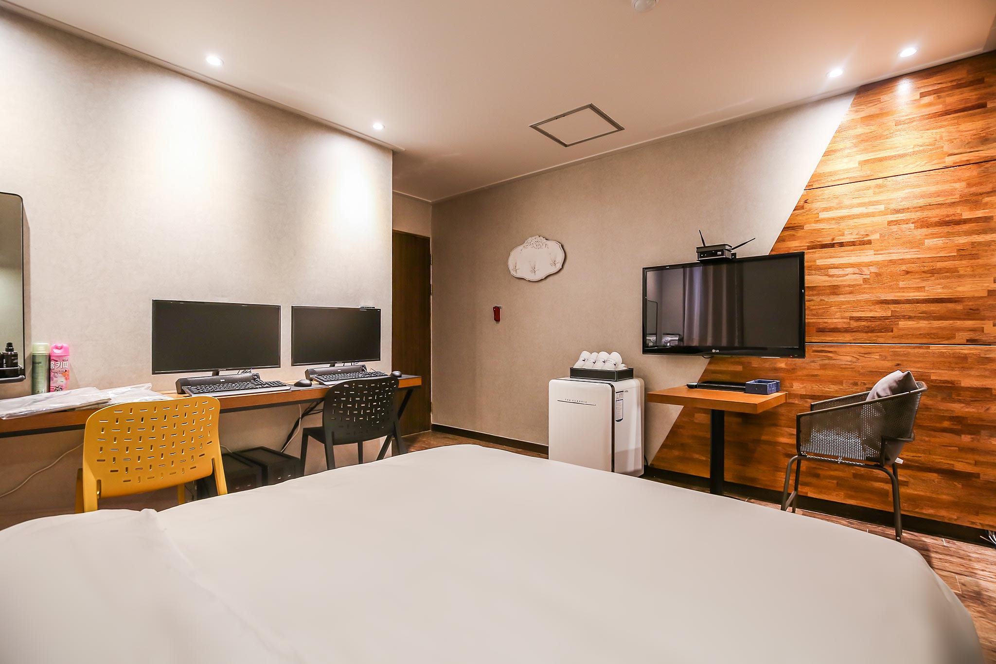 room detail thumbnail 1