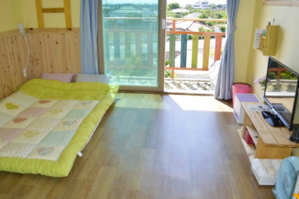 room detail thumbnail 2