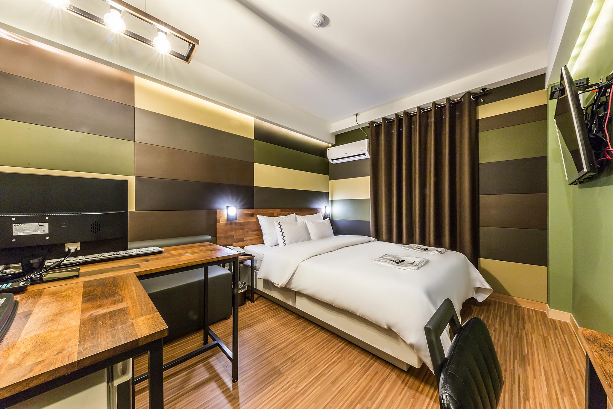 room detail thumbnail 2