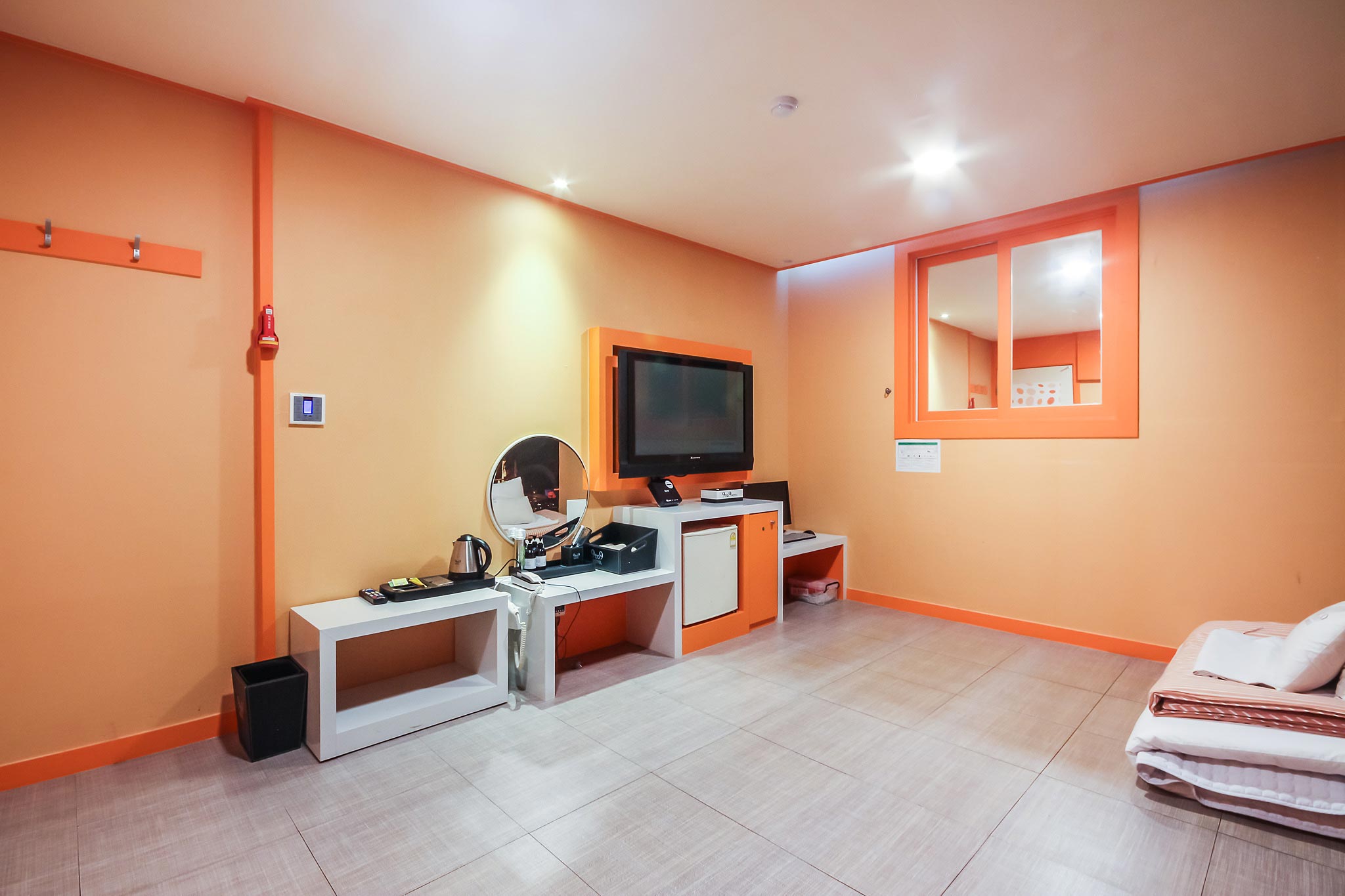 room detail thumbnail 1