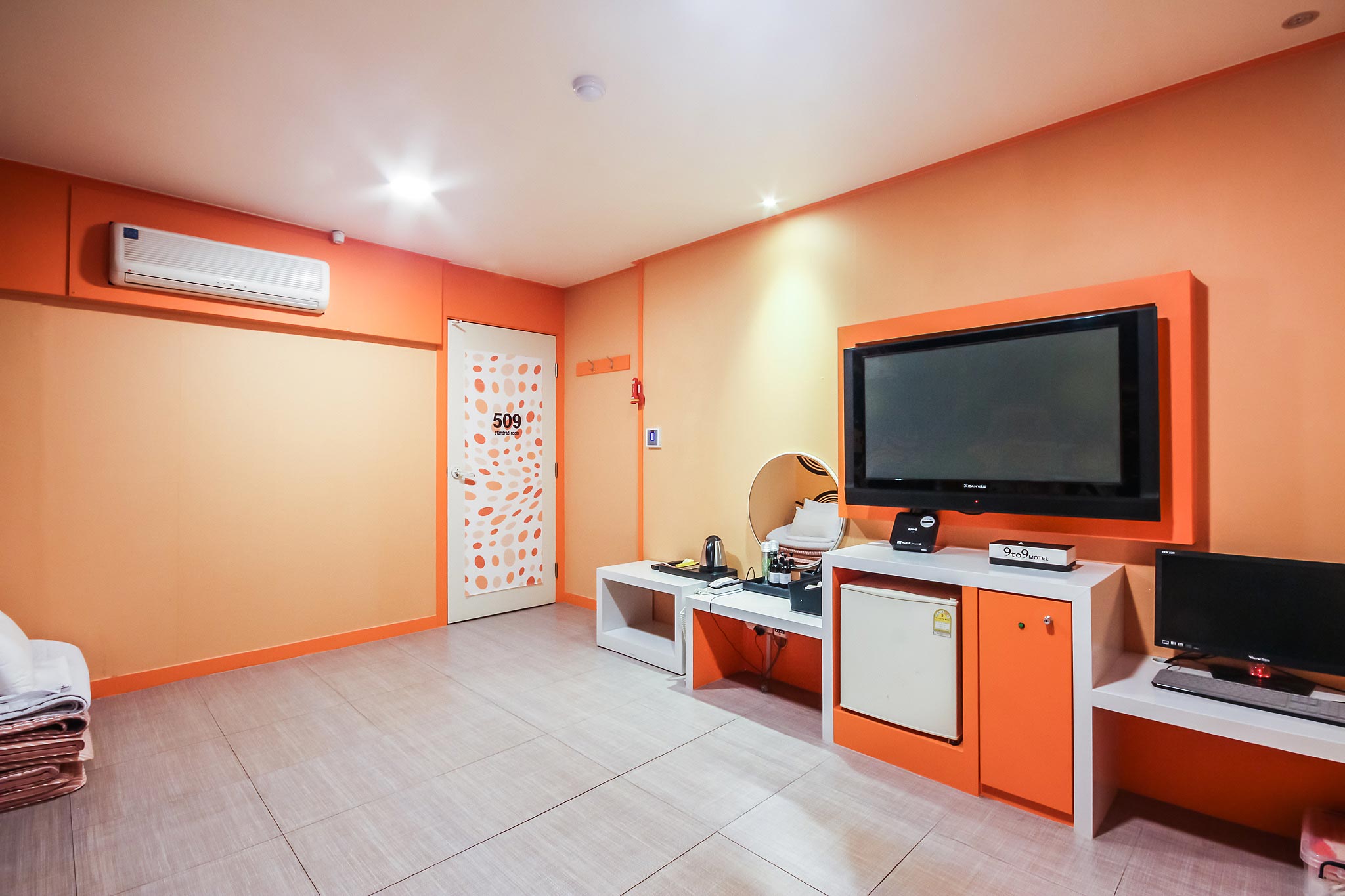 room detail thumbnail 2