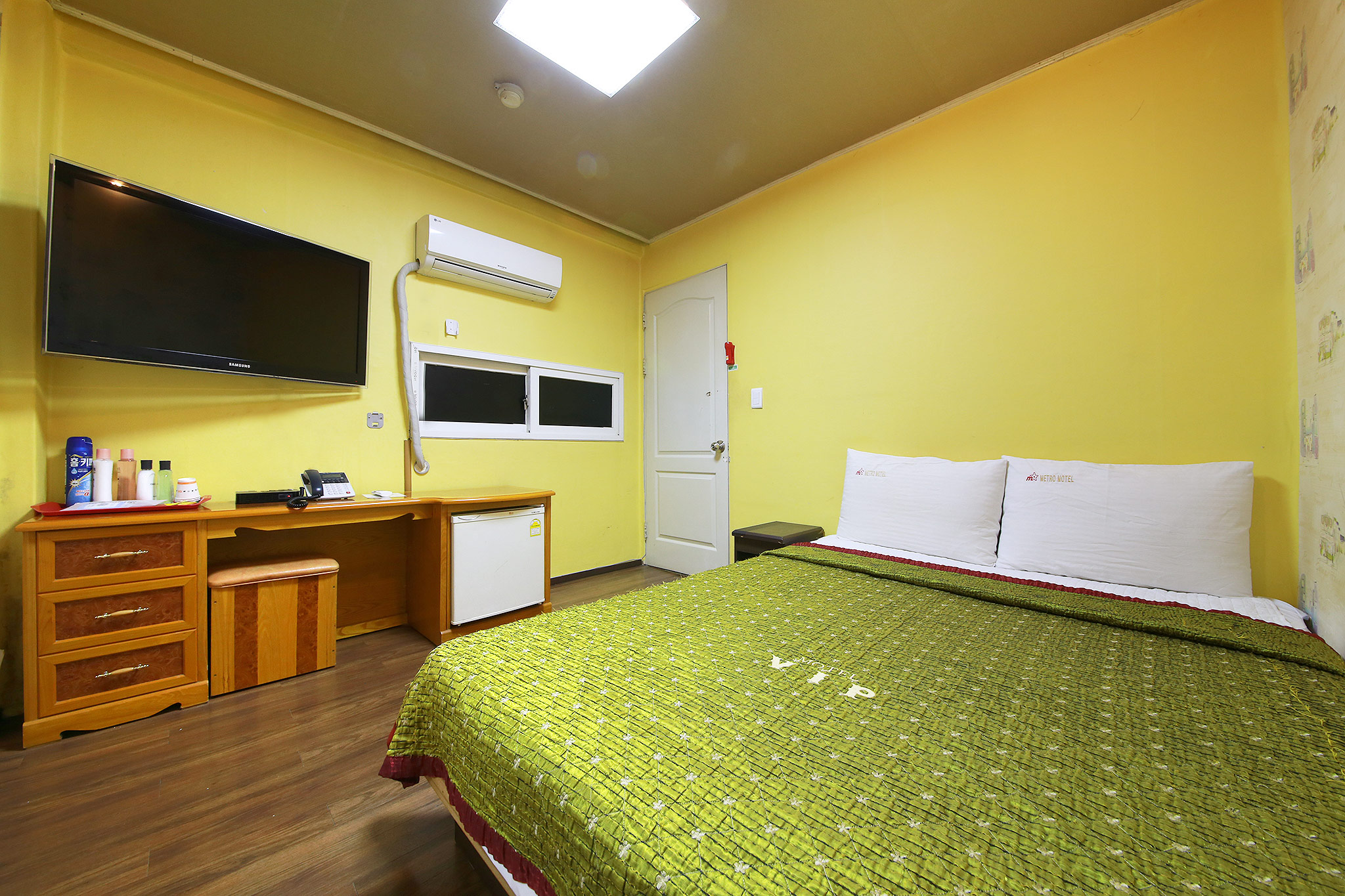 room detail thumbnail 2