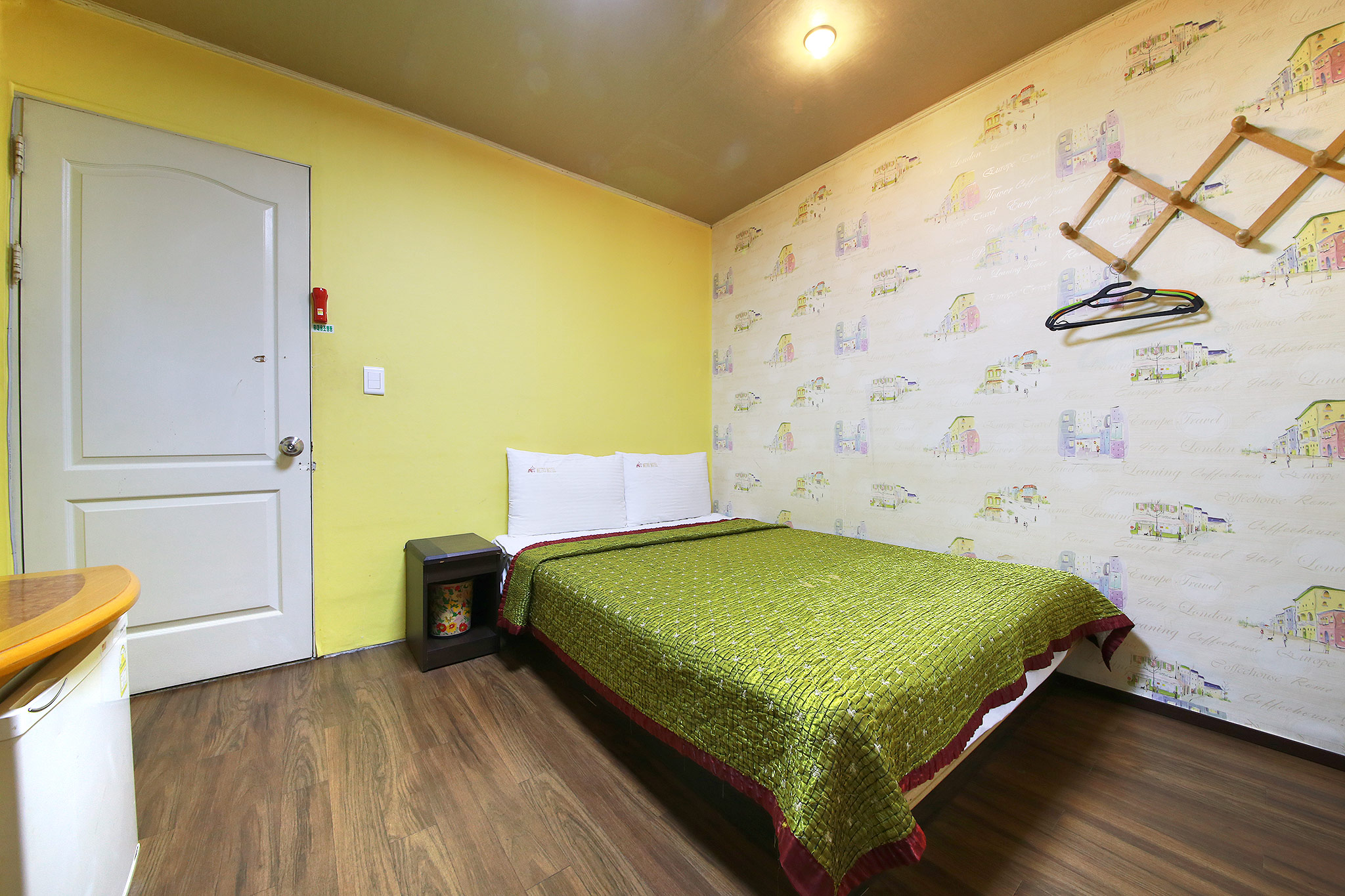 room detail thumbnail 1