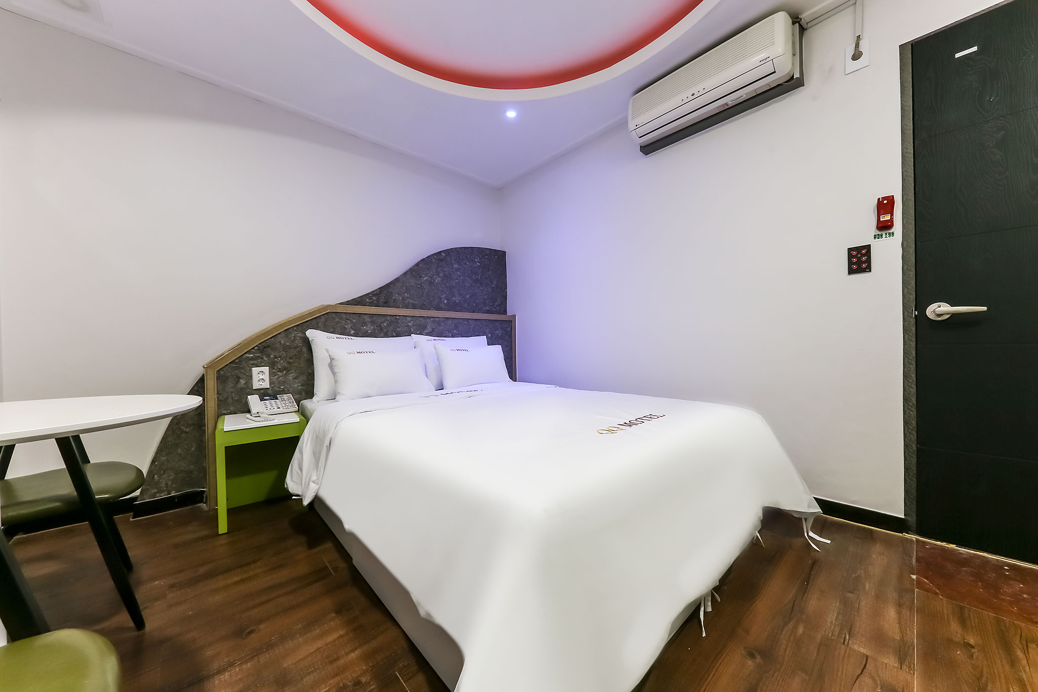 room detail thumbnail 0