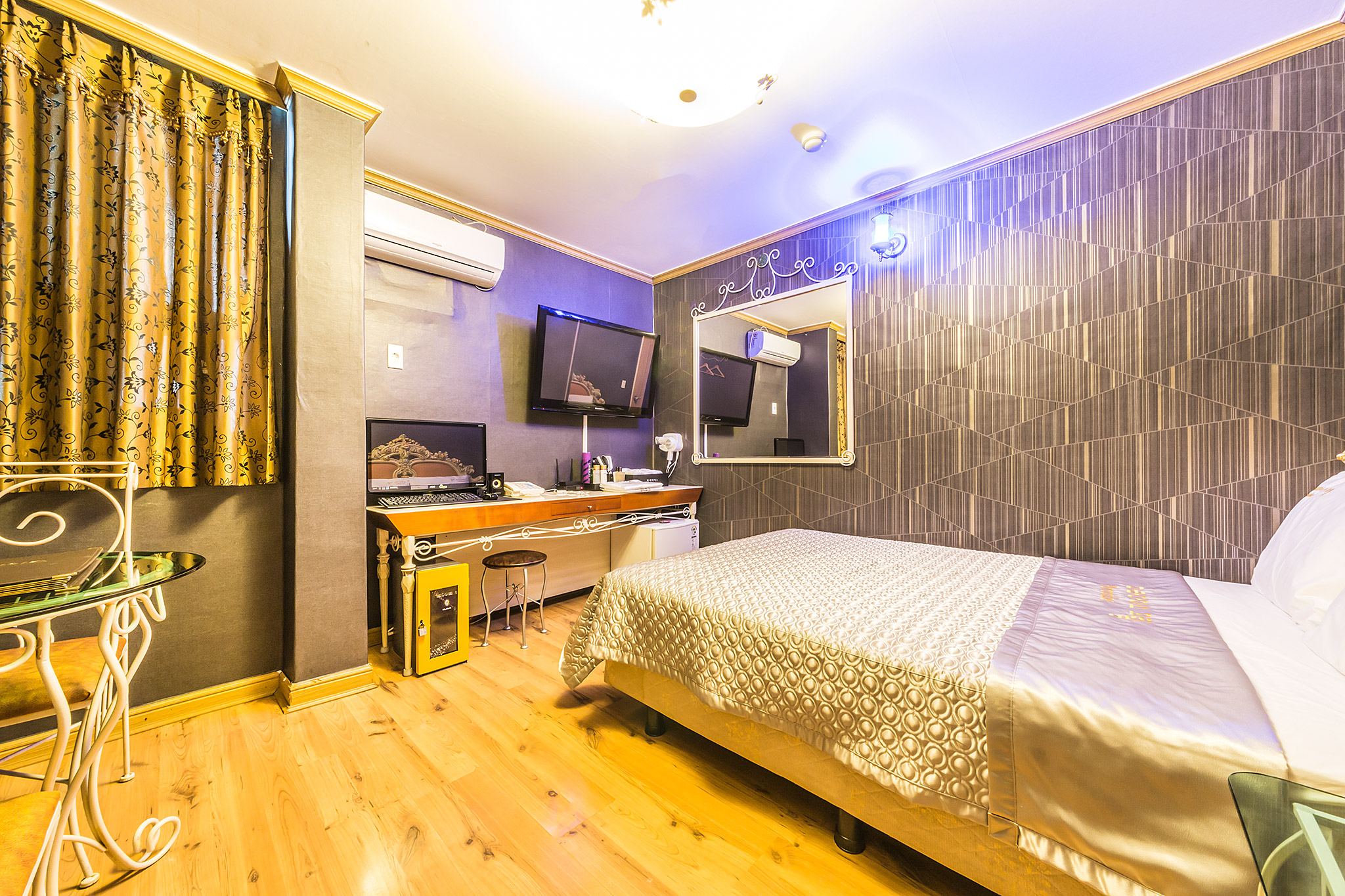 room detail thumbnail 0