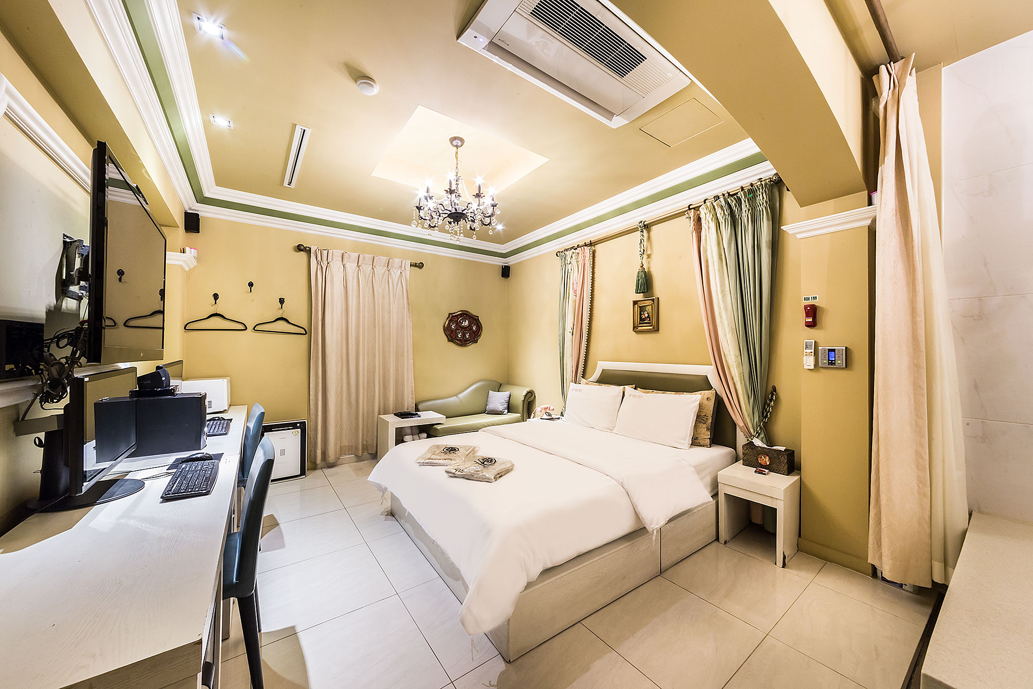 room detail thumbnail 0