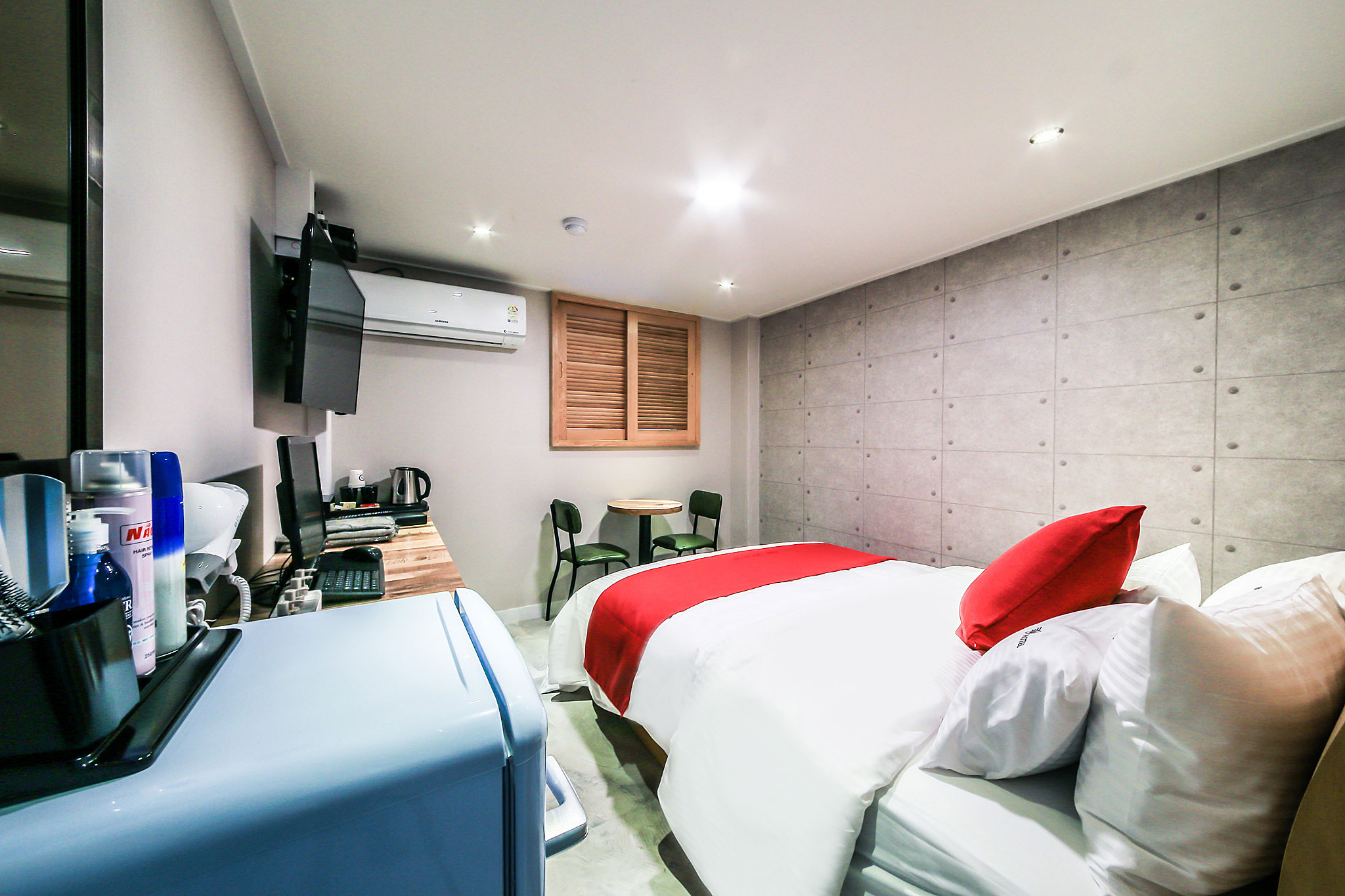 room detail thumbnail 2