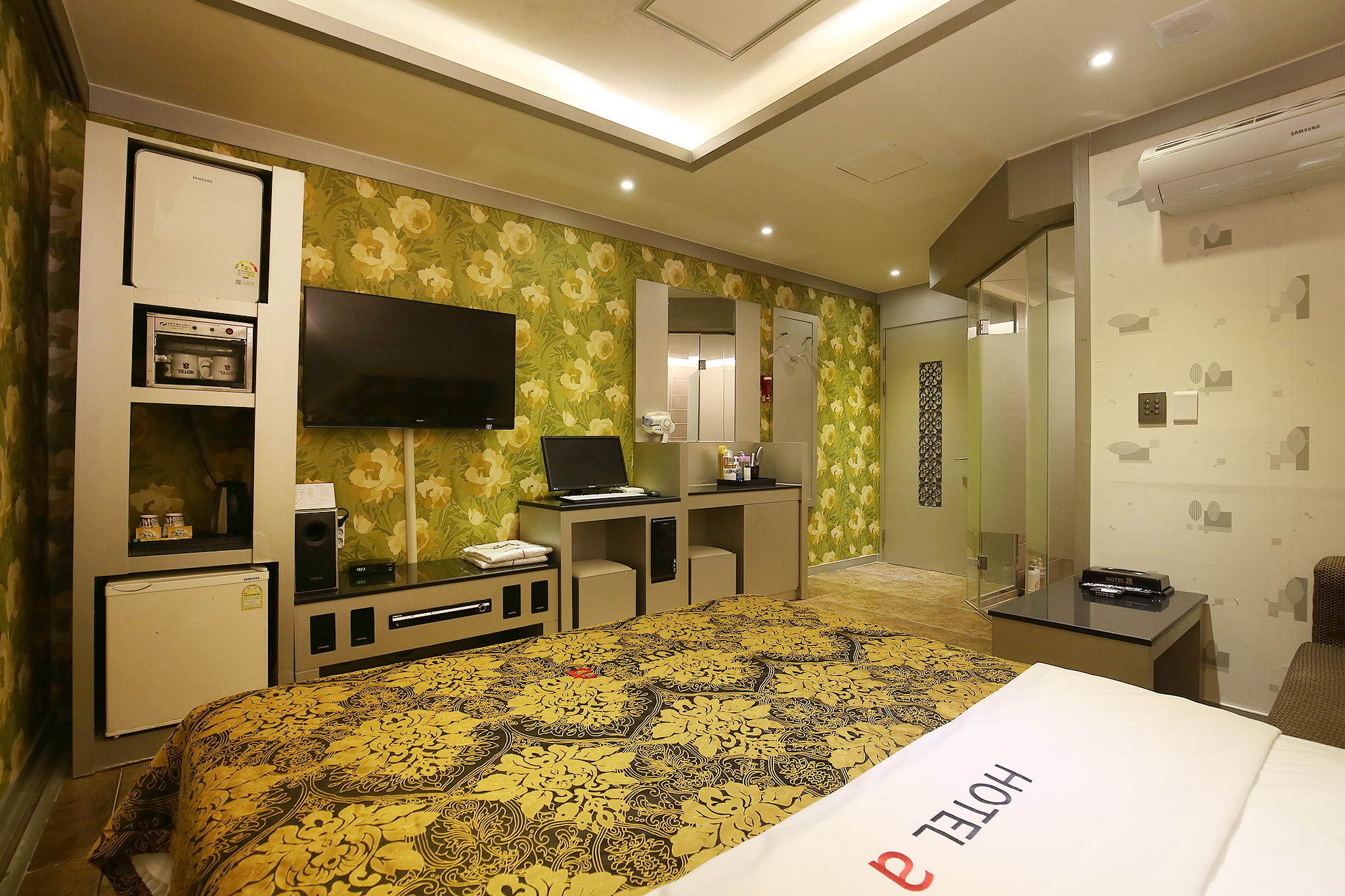 room detail thumbnail 2