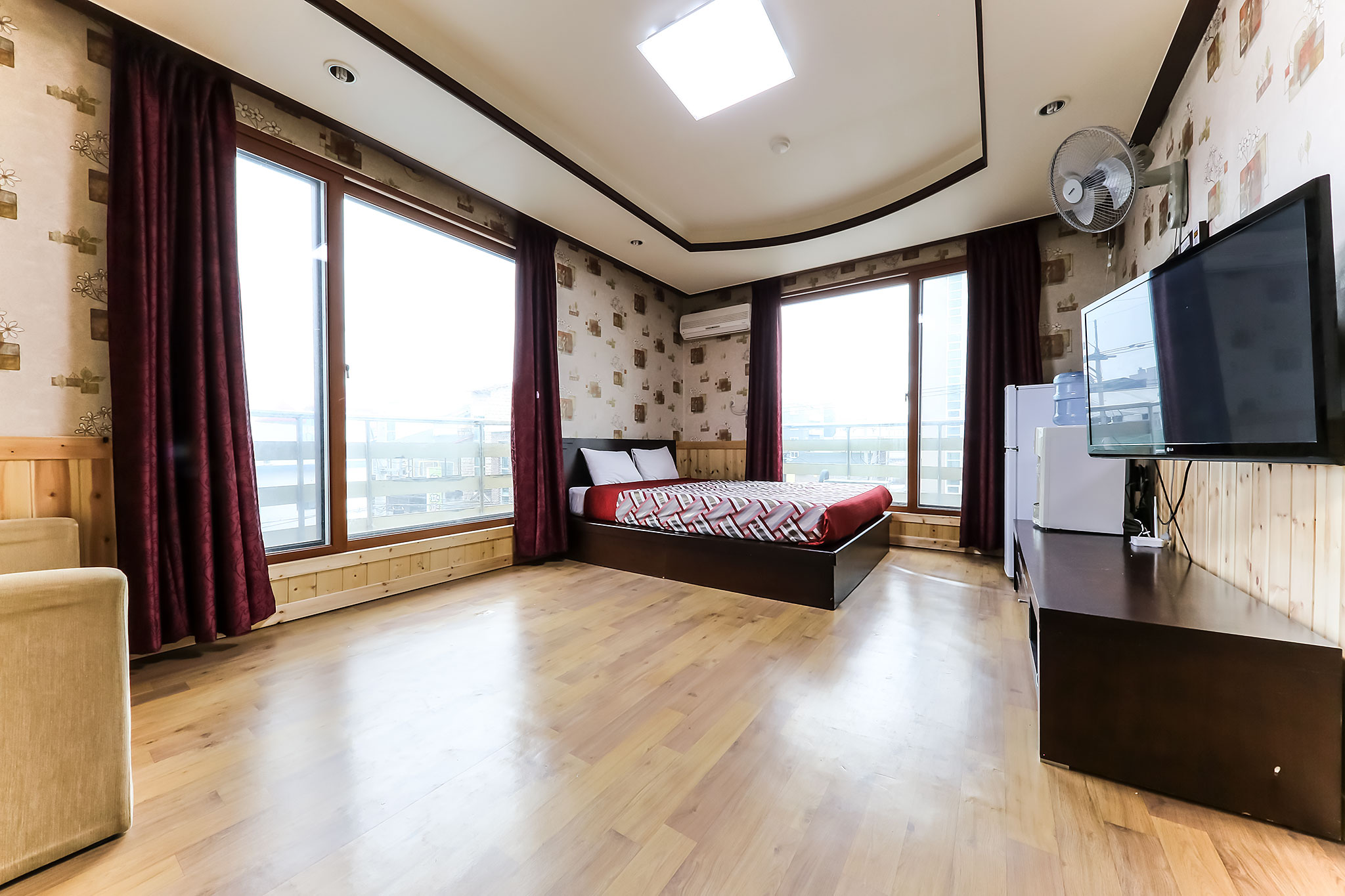 room detail thumbnail 0