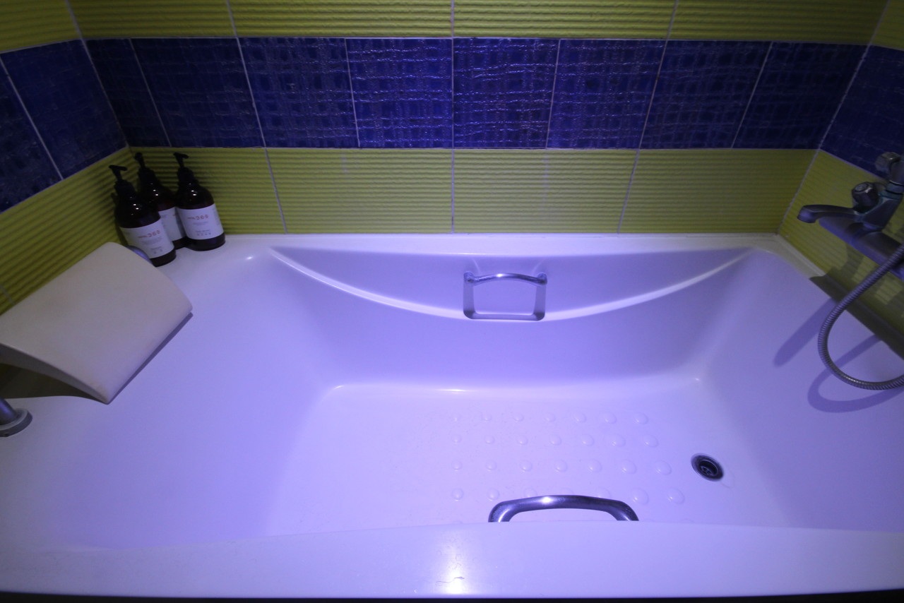 room detail thumbnail 2