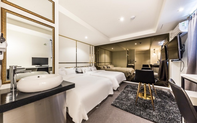 외대 Life hotel Raha