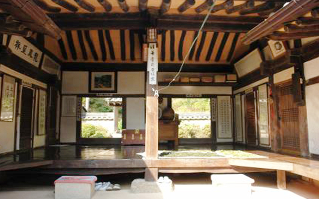 room detail thumbnail 1