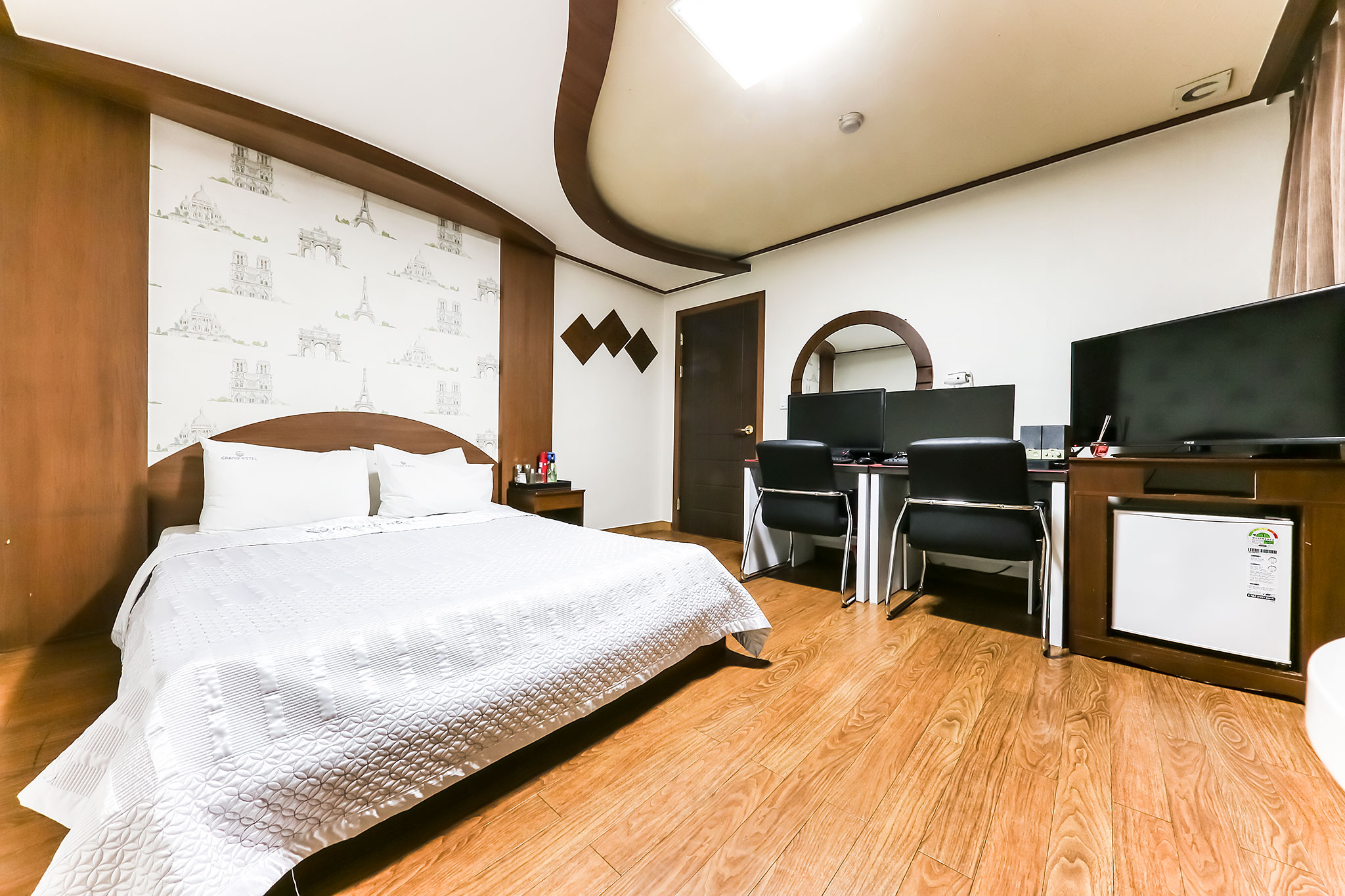 room detail thumbnail 0