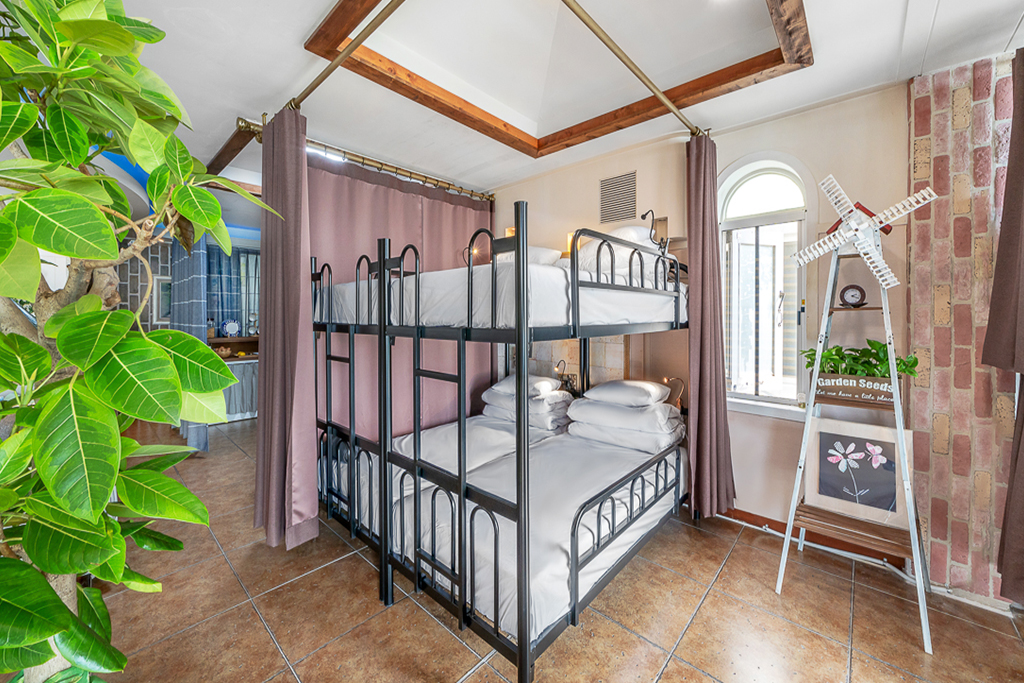 room detail thumbnail 1