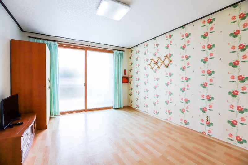 https://yaimg.yanolja.com/v5/2018/07/20/00/5b50adad27a8b7.78150022.jpg