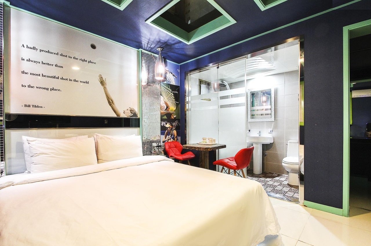 room detail thumbnail 2