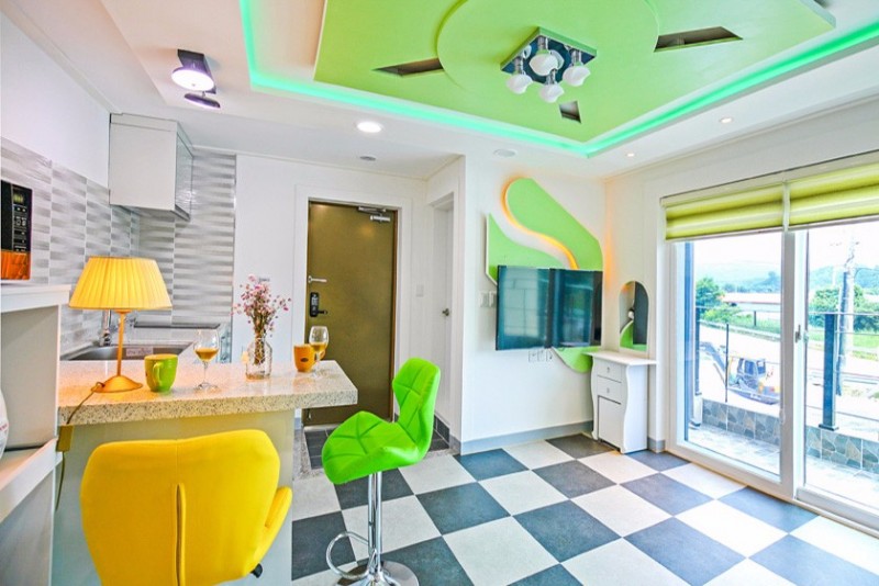 room detail thumbnail 2