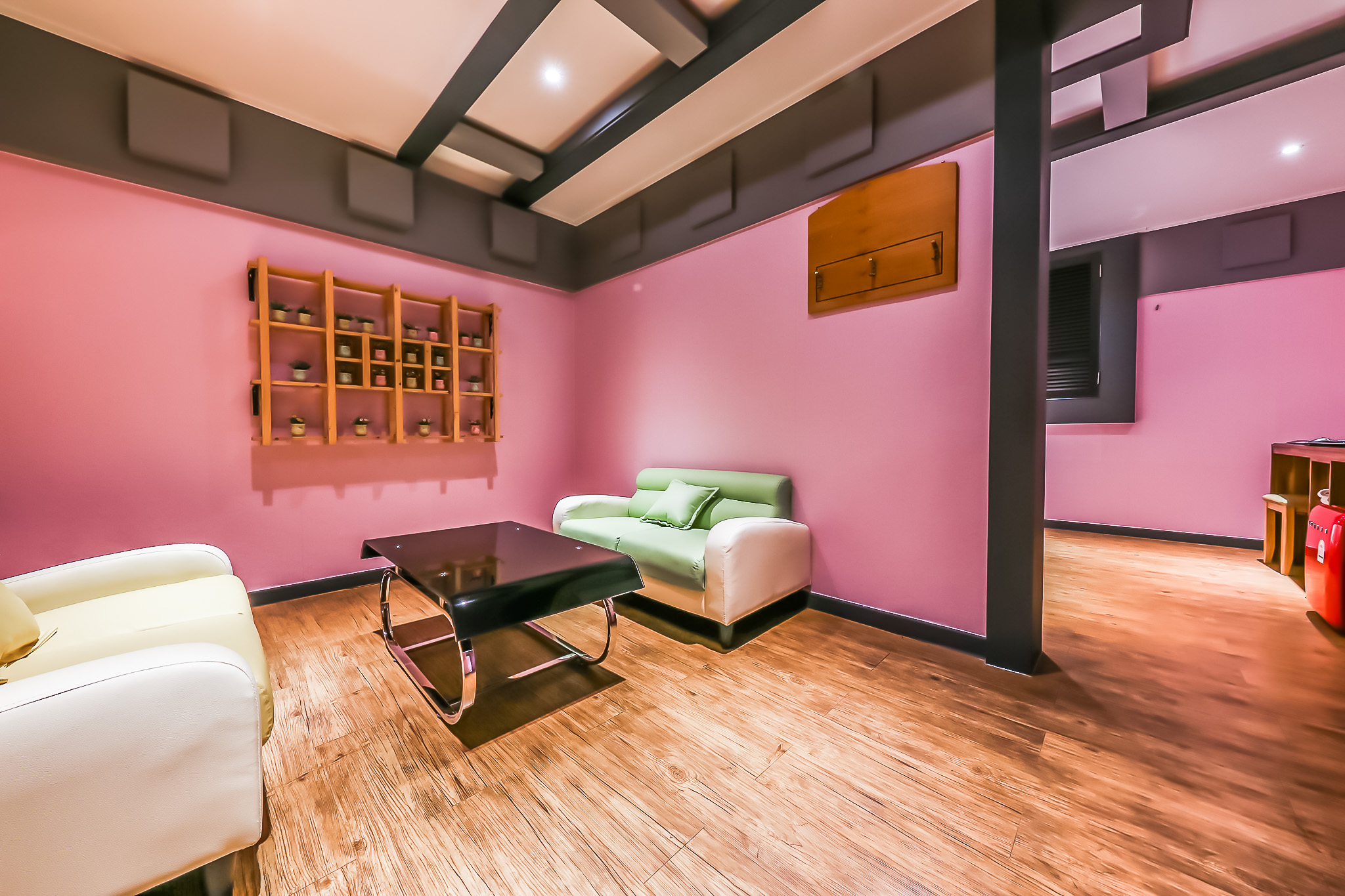 room detail thumbnail 2