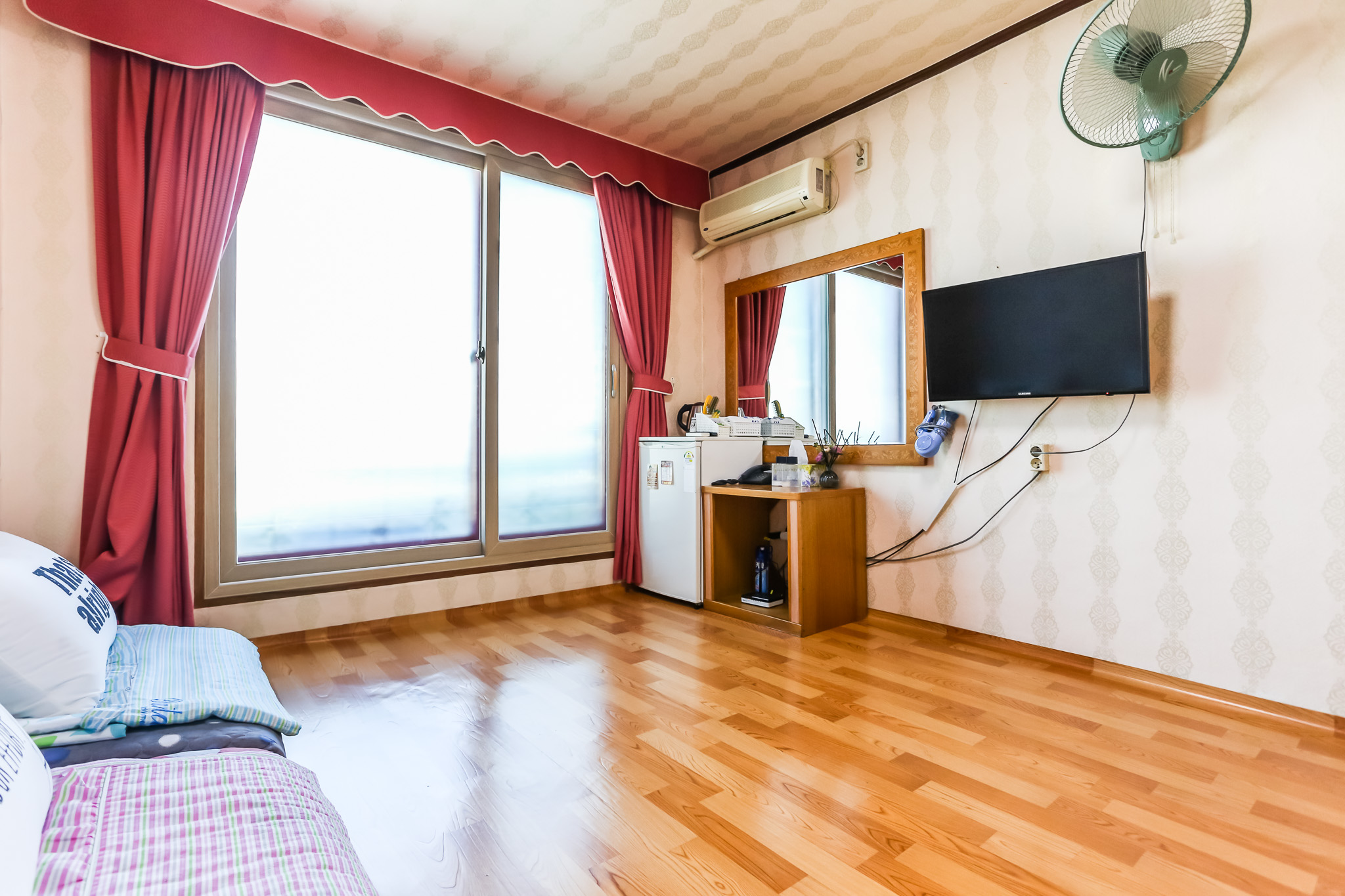 room detail thumbnail 1
