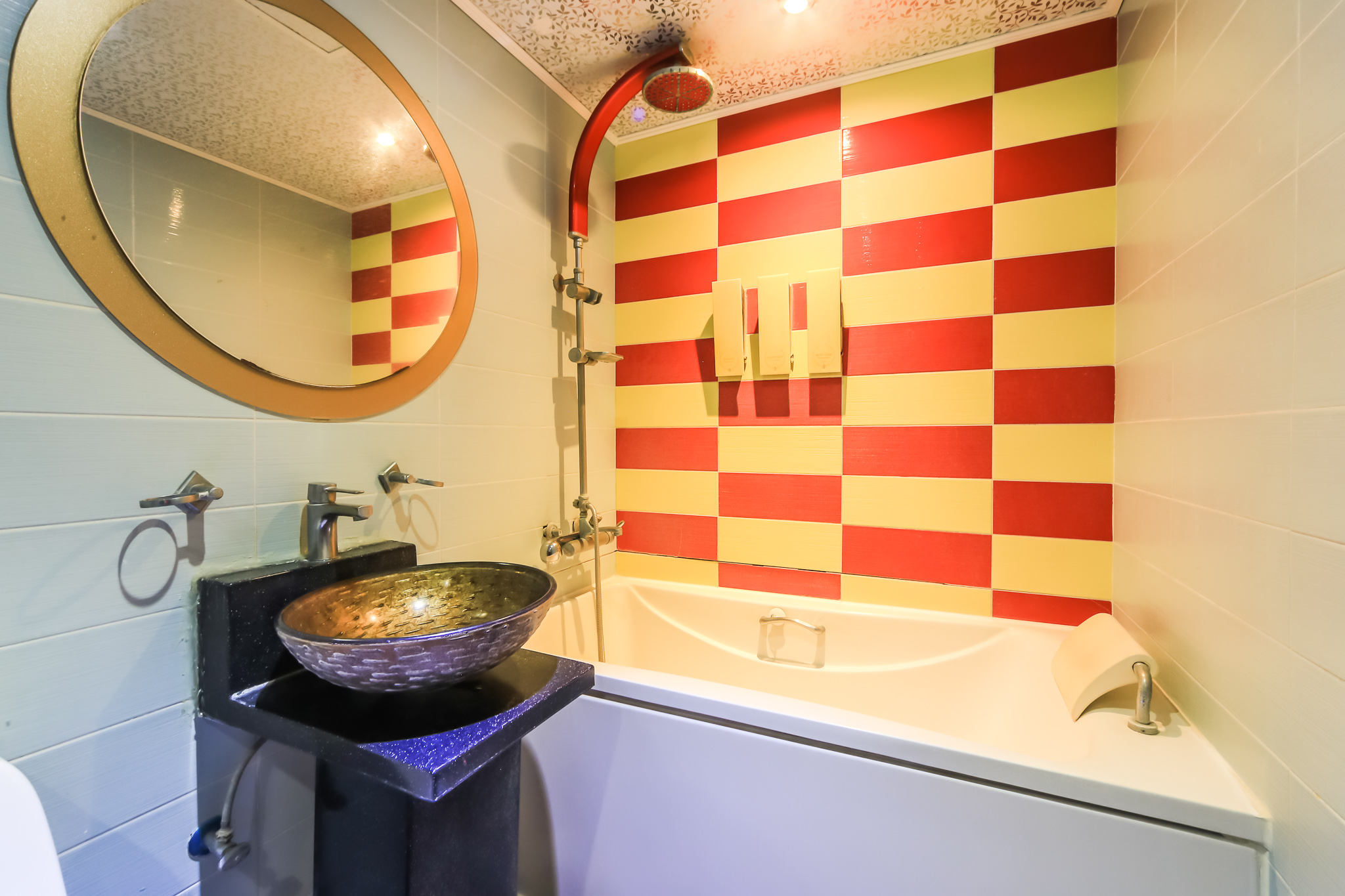 room detail thumbnail 1