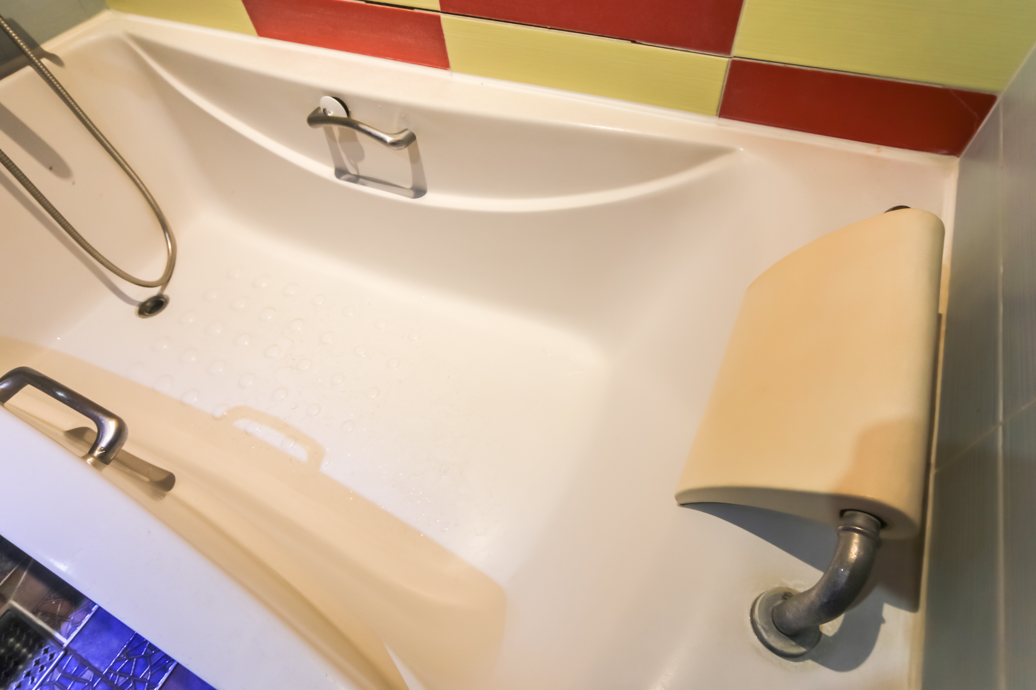 room detail thumbnail 2