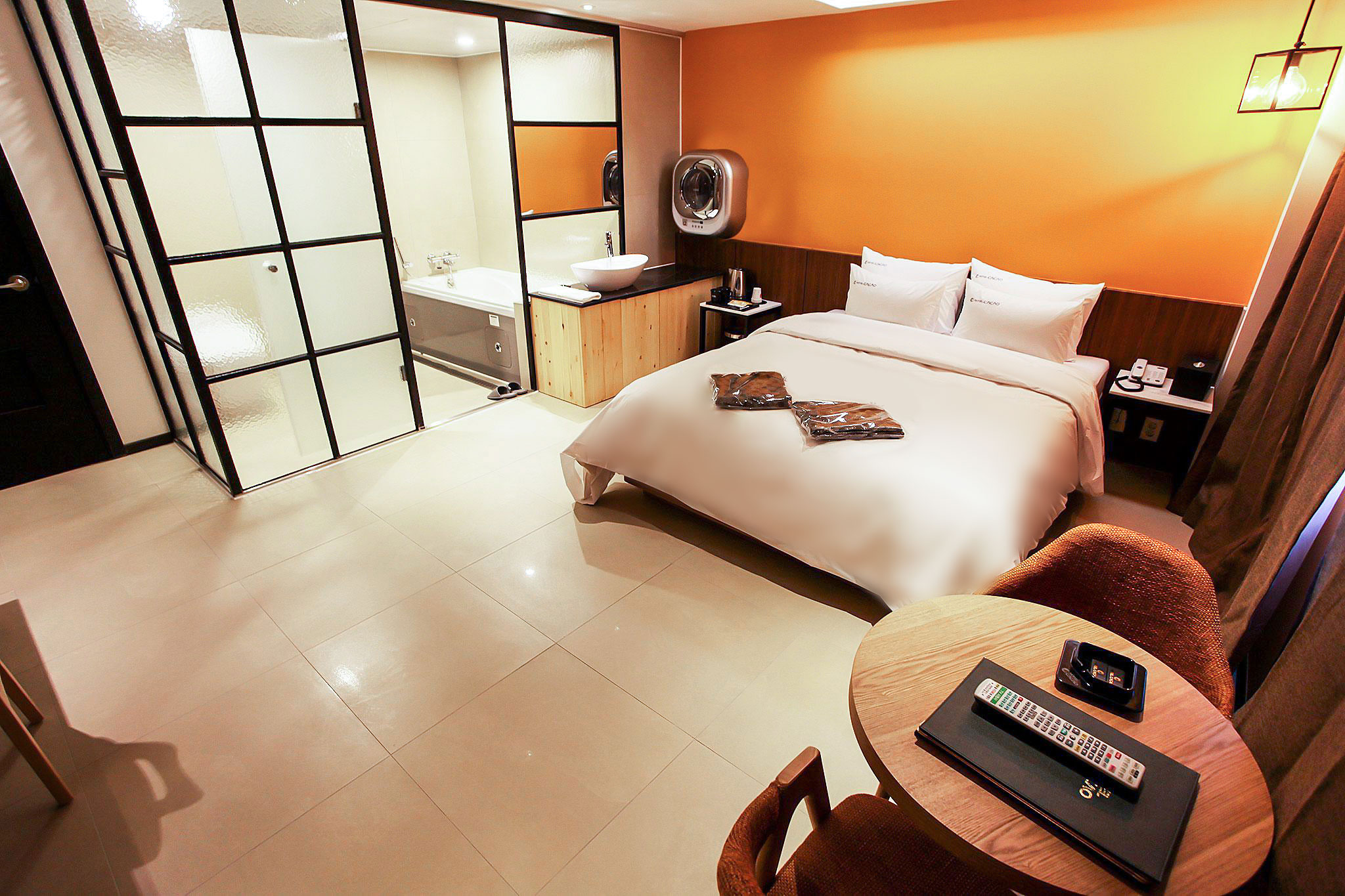 room detail thumbnail 2