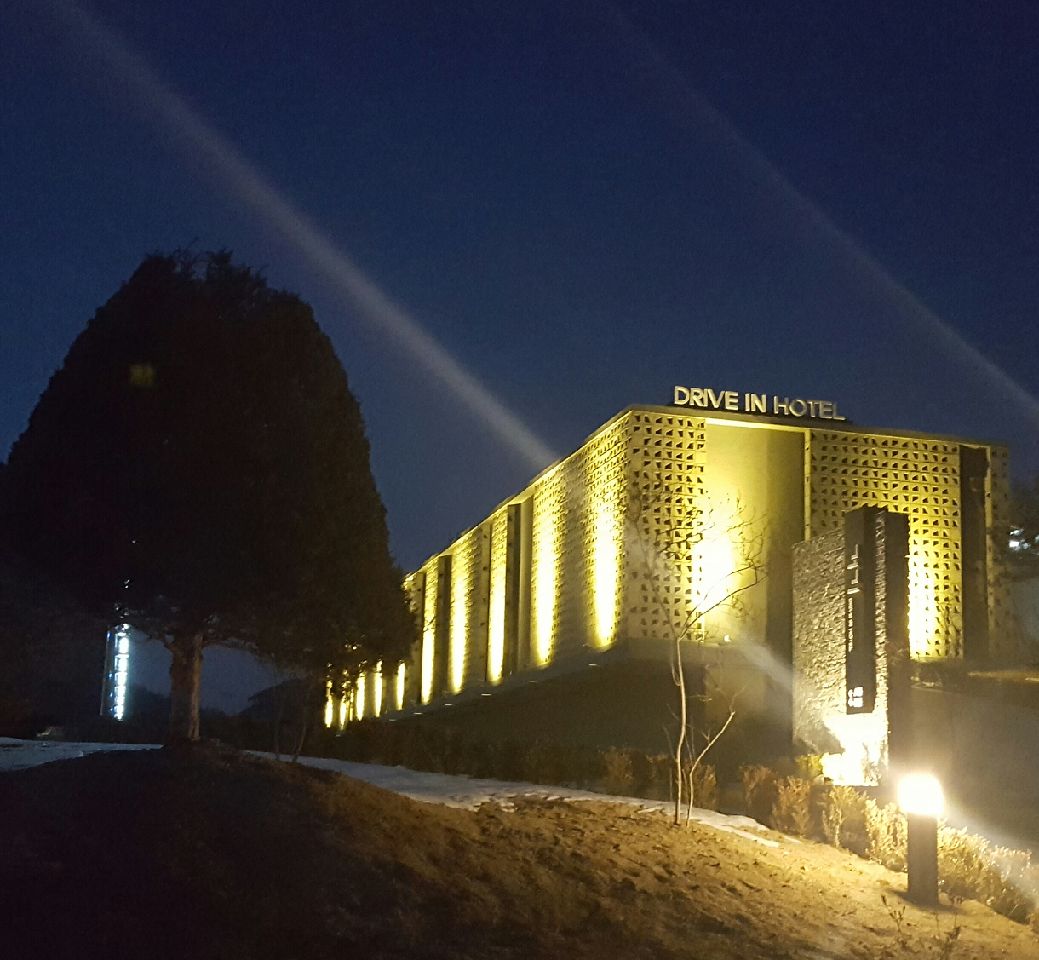 제천 거기 무인텔 (1대1 Drive-In) 외관
