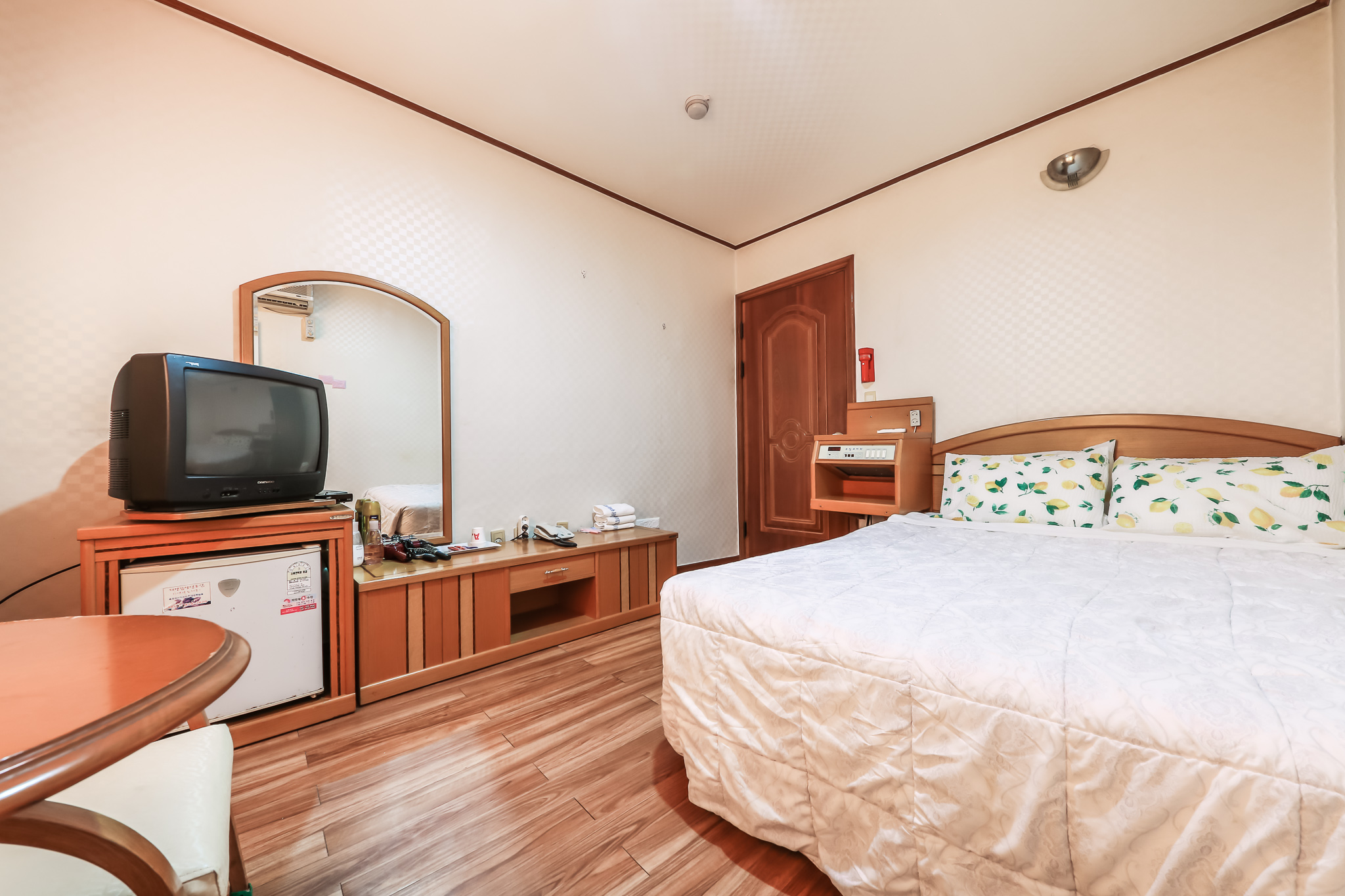 room detail thumbnail 0