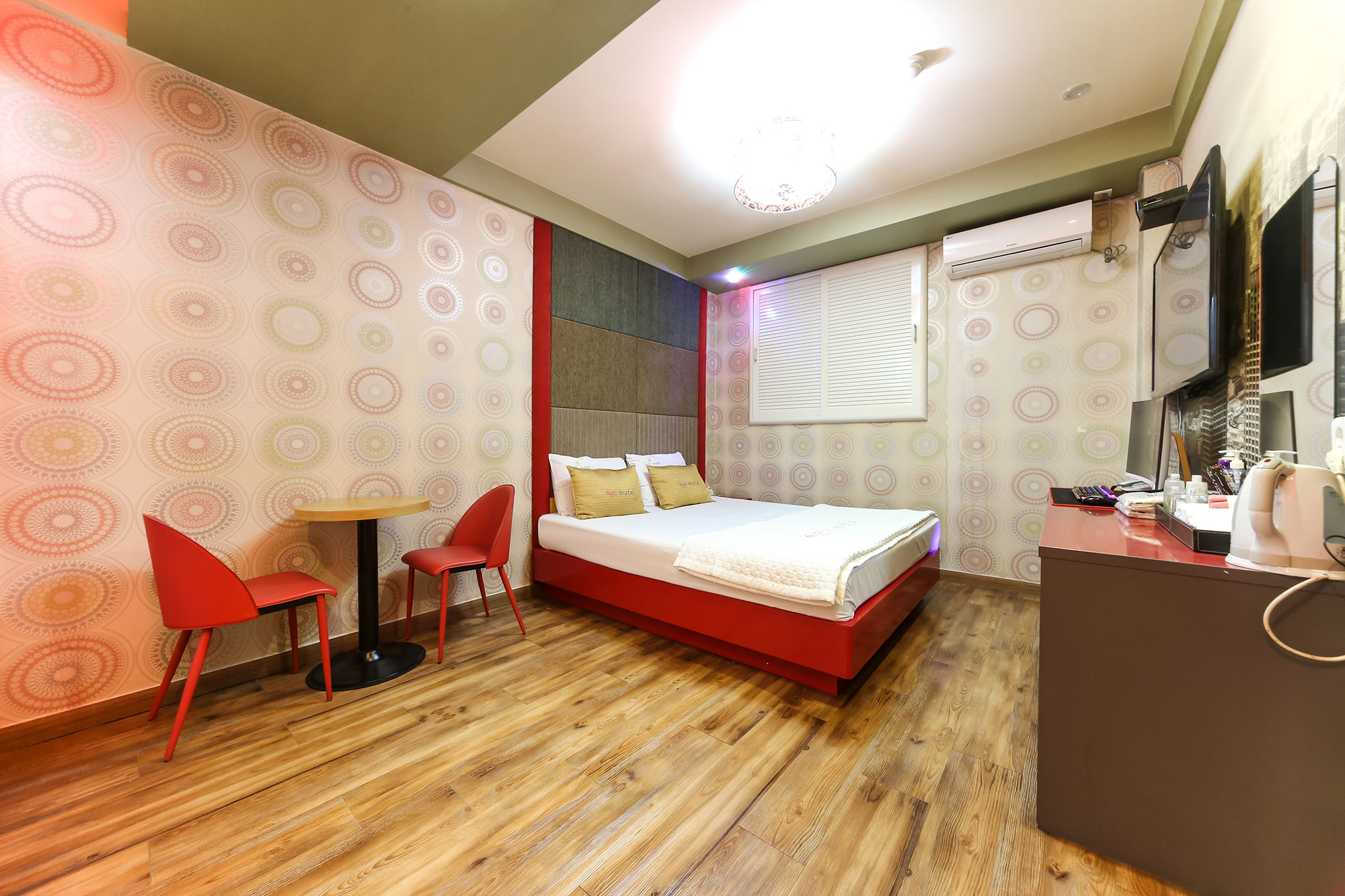 room detail thumbnail 1