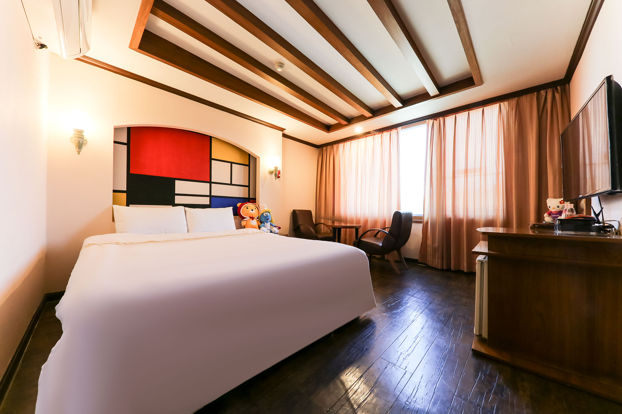 room detail thumbnail 1