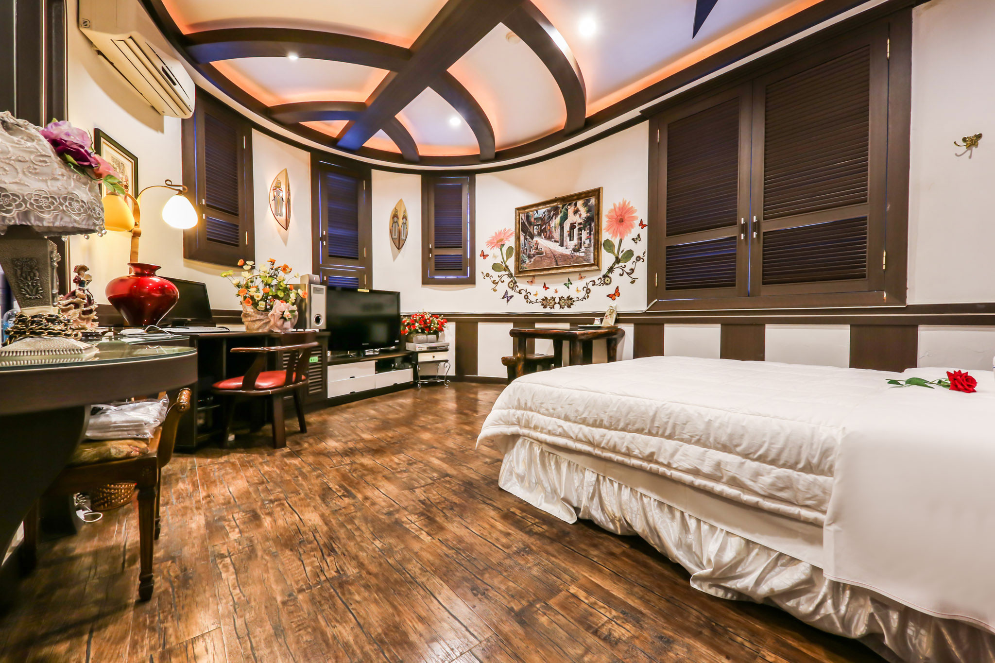 room detail thumbnail 0