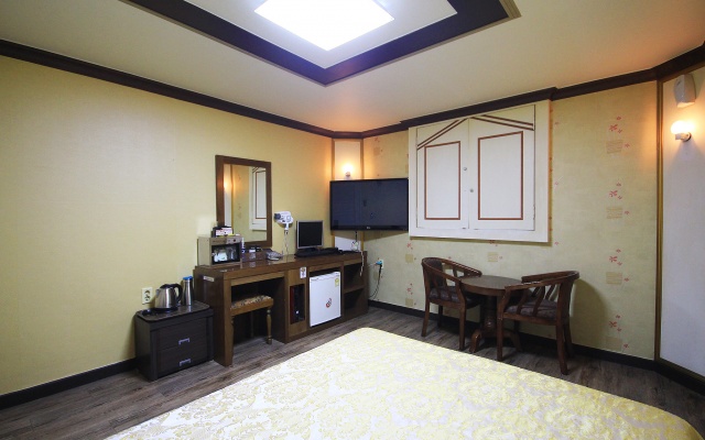 room detail thumbnail 0