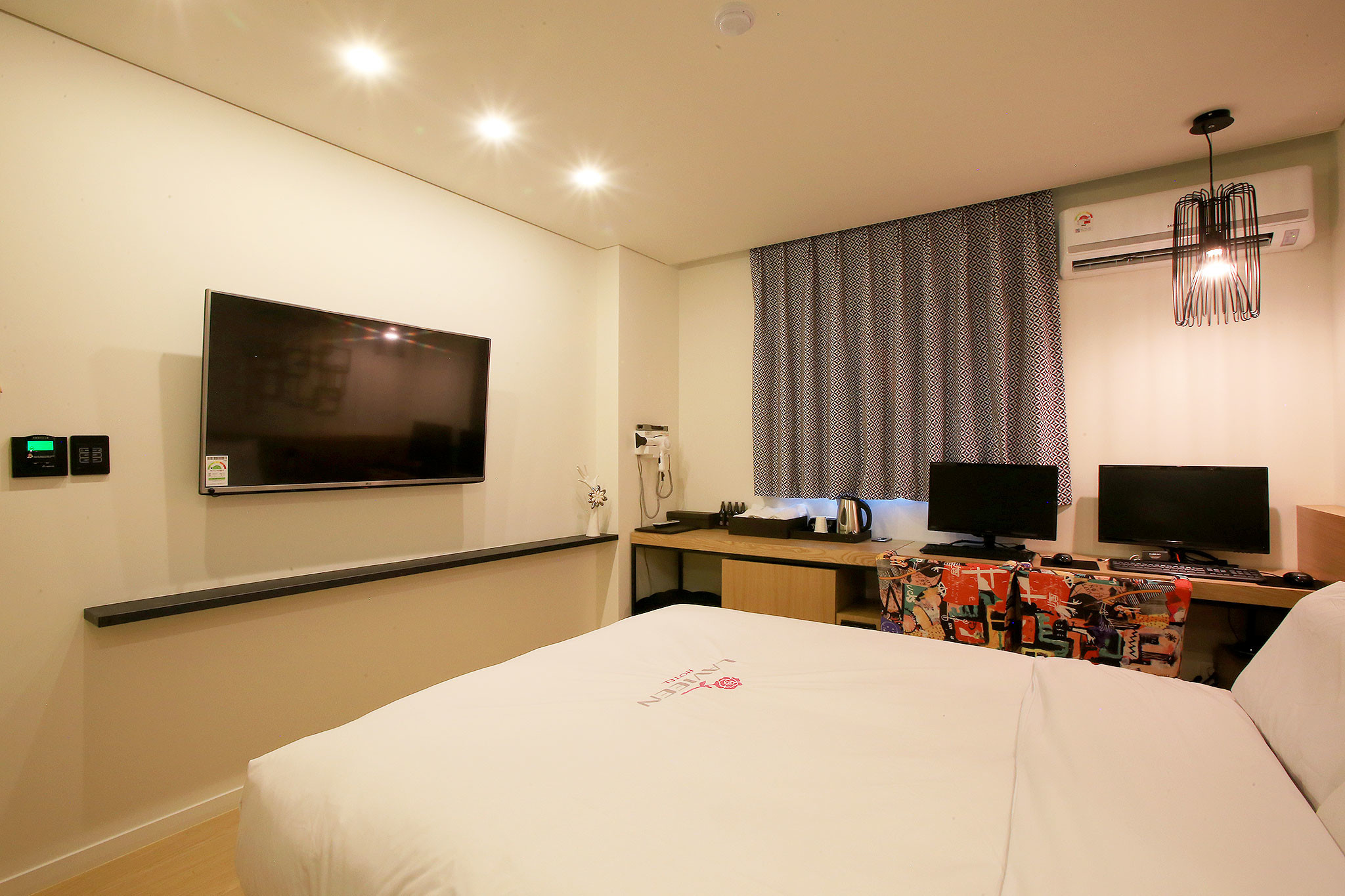 room detail thumbnail 2