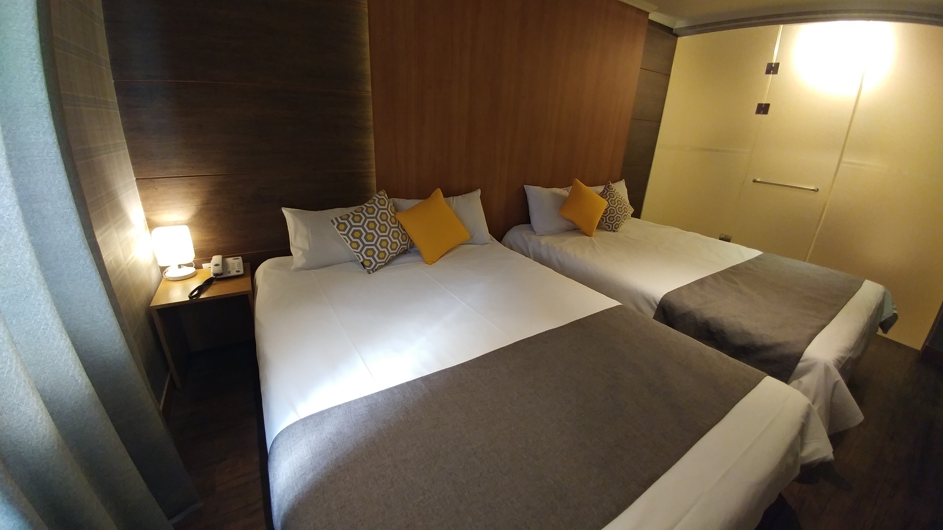 room detail thumbnail 2