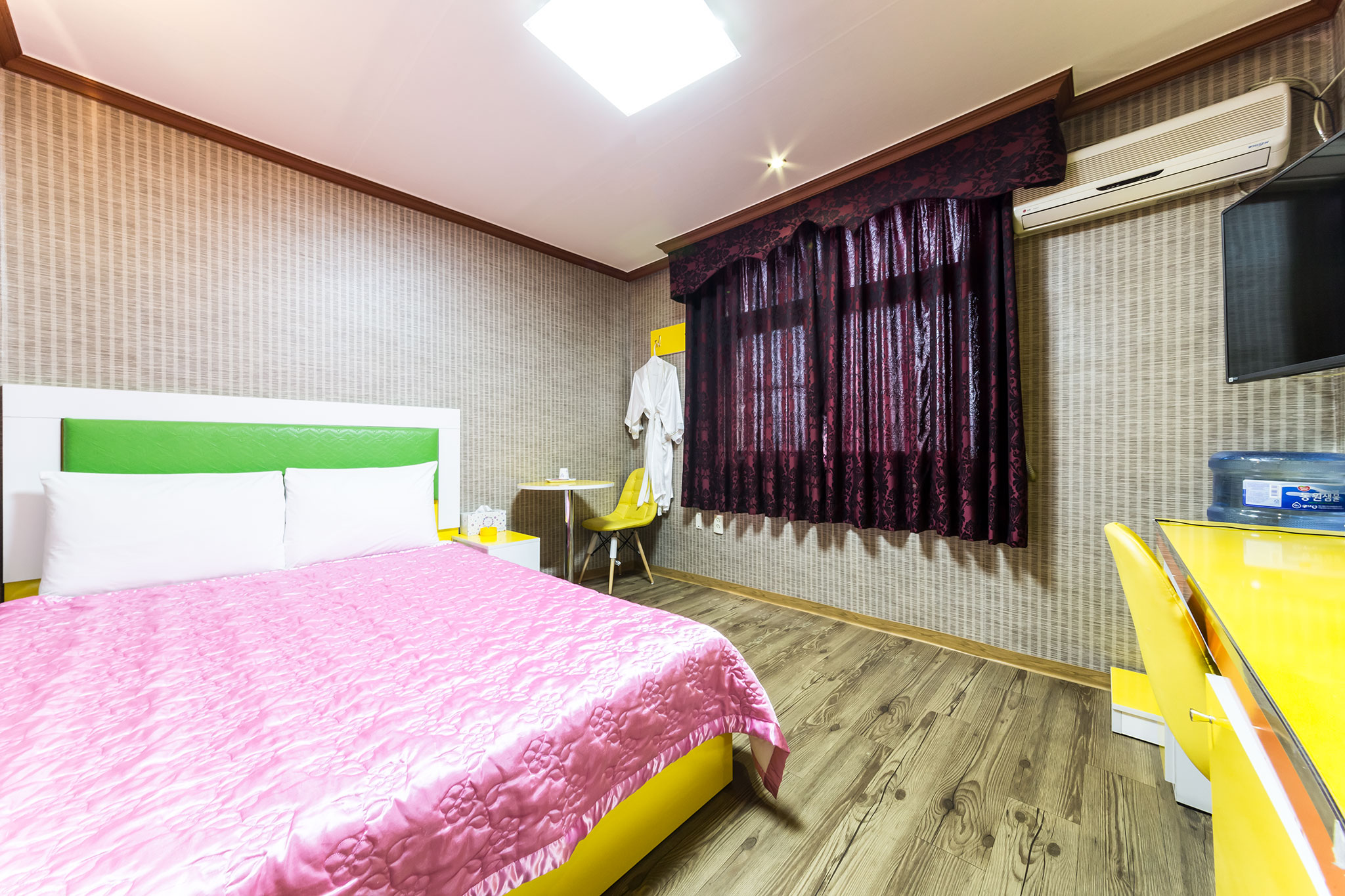 room detail thumbnail 0