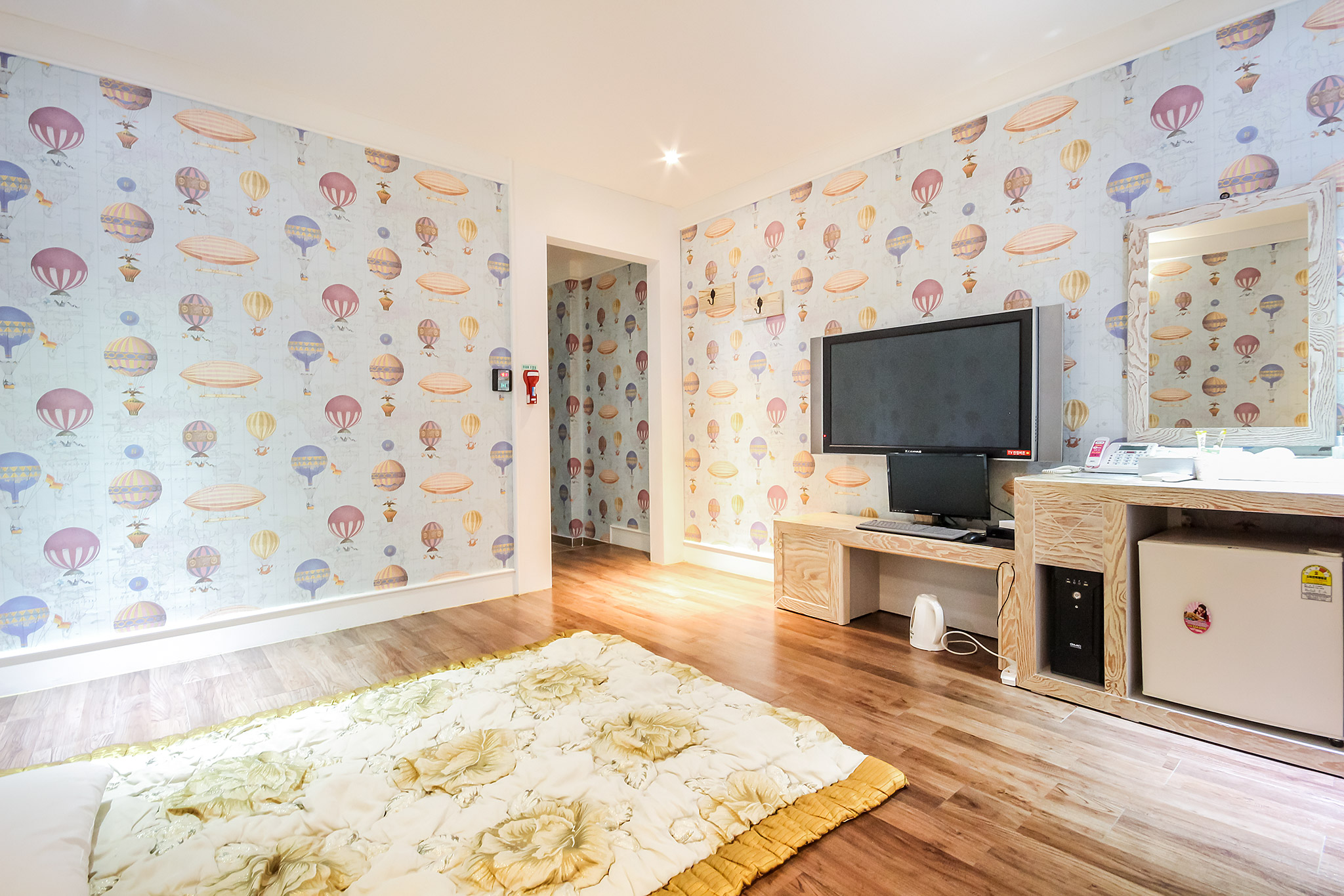 room detail thumbnail 2