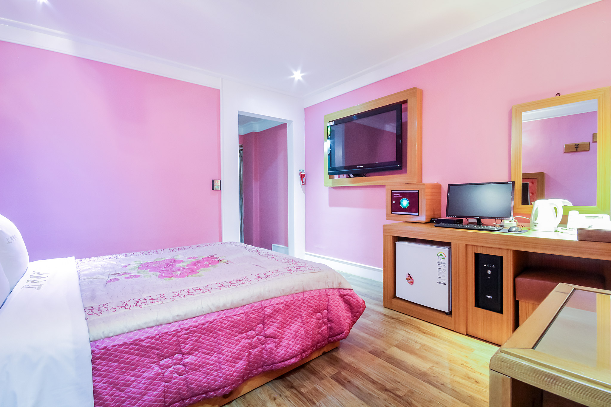 room detail thumbnail 2