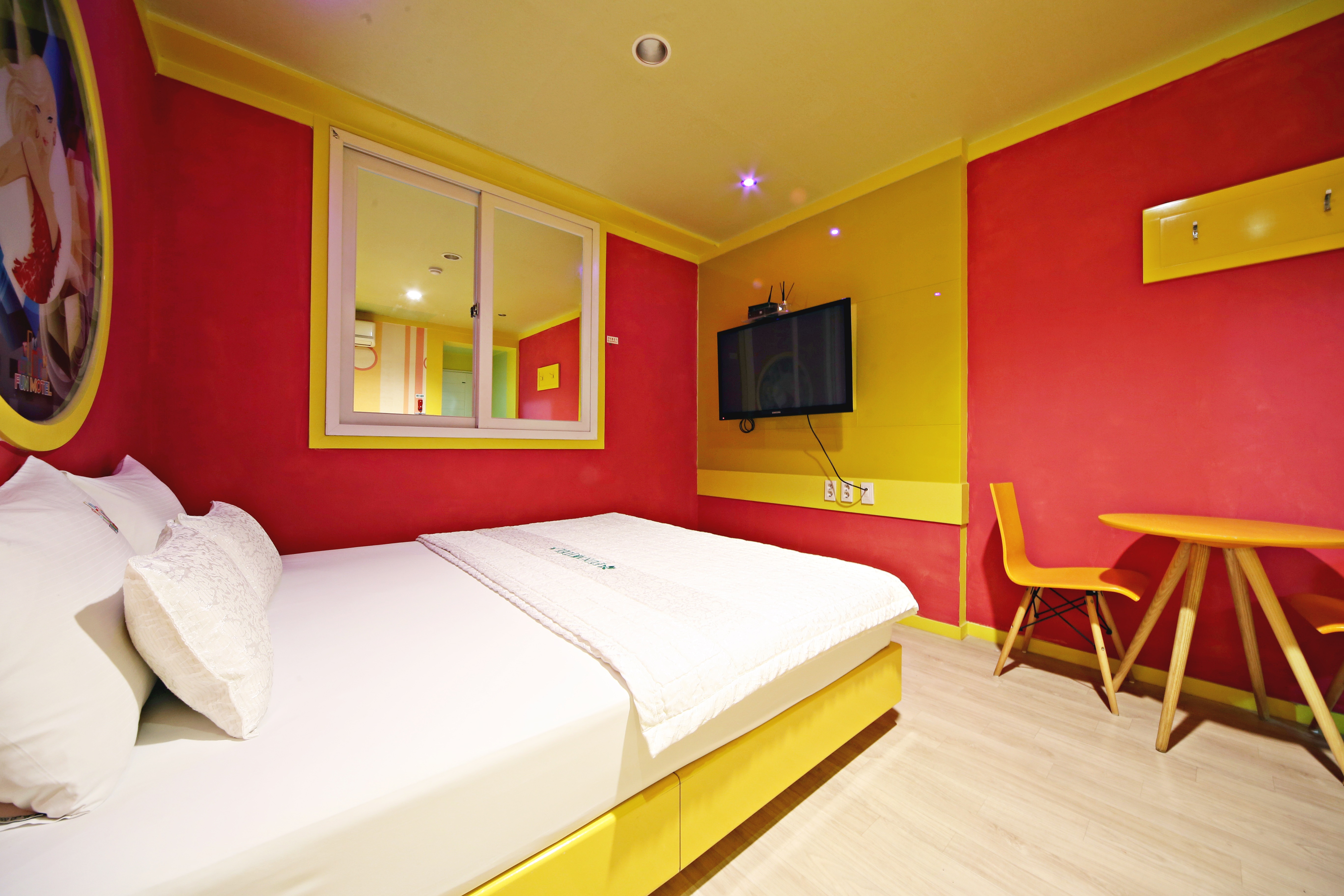 room detail thumbnail 1