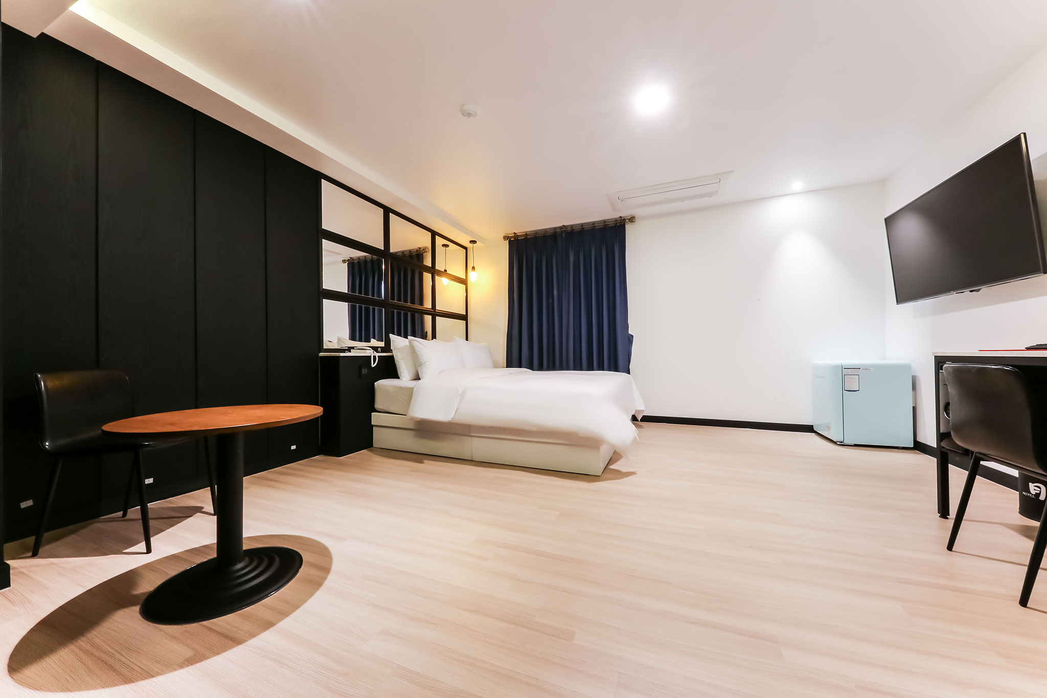 room detail thumbnail 0