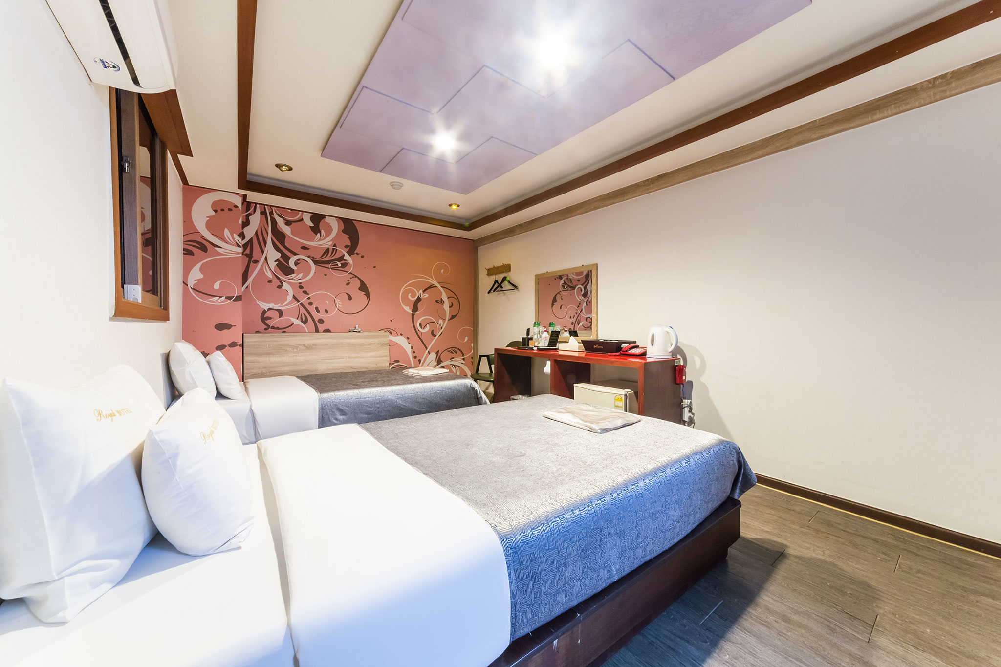 room detail thumbnail 2