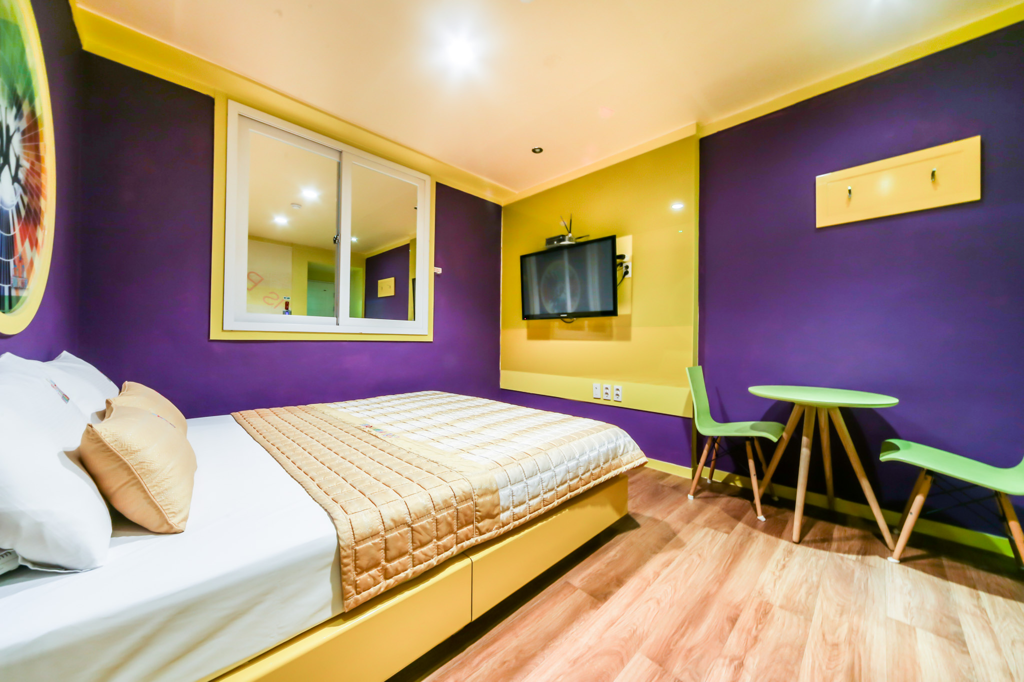 room detail thumbnail 2