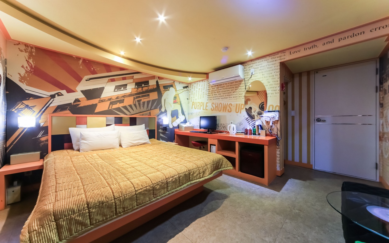 room detail thumbnail 2