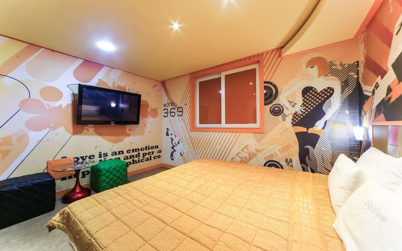 room detail thumbnail 1