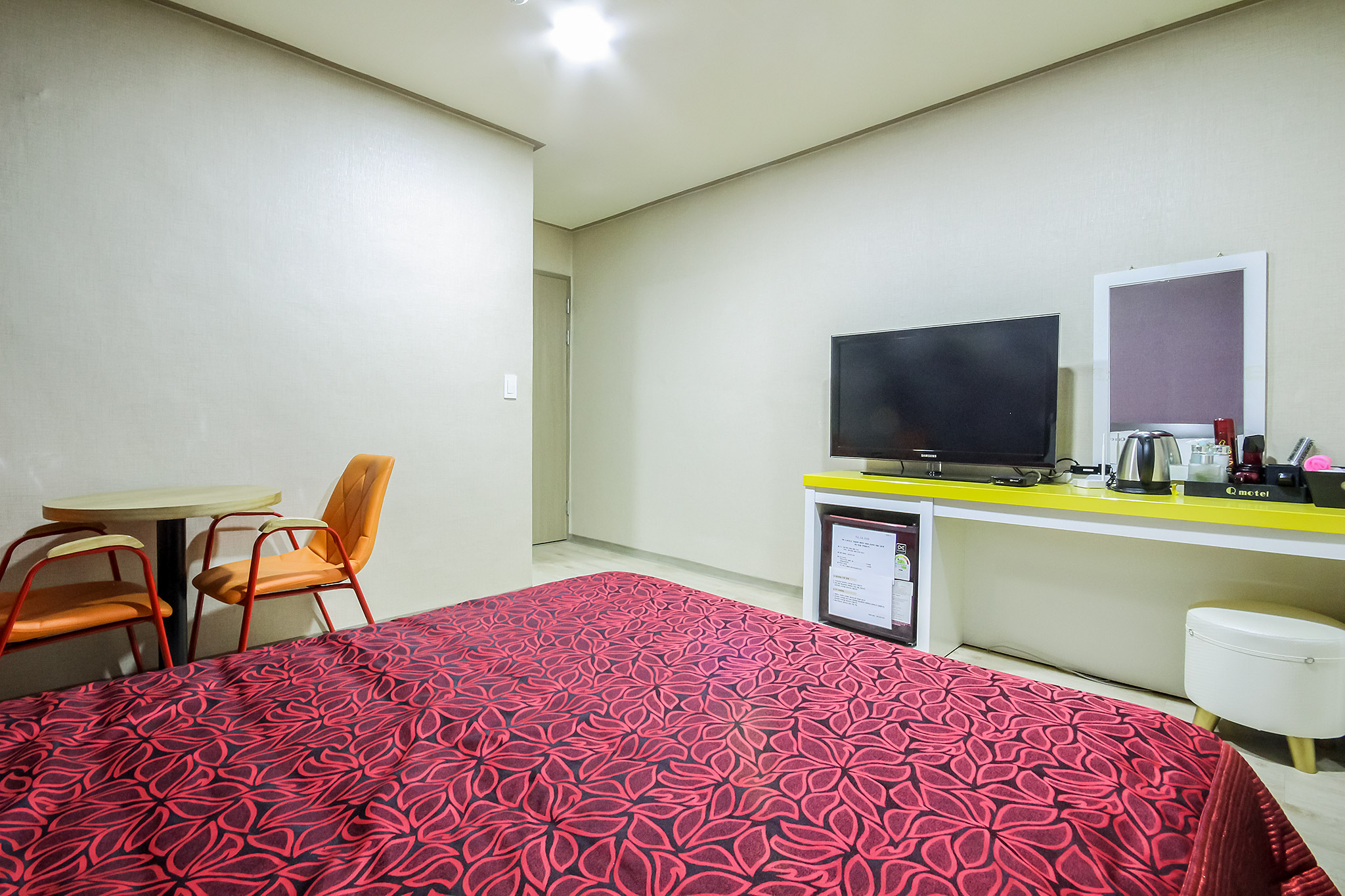 room detail thumbnail 2