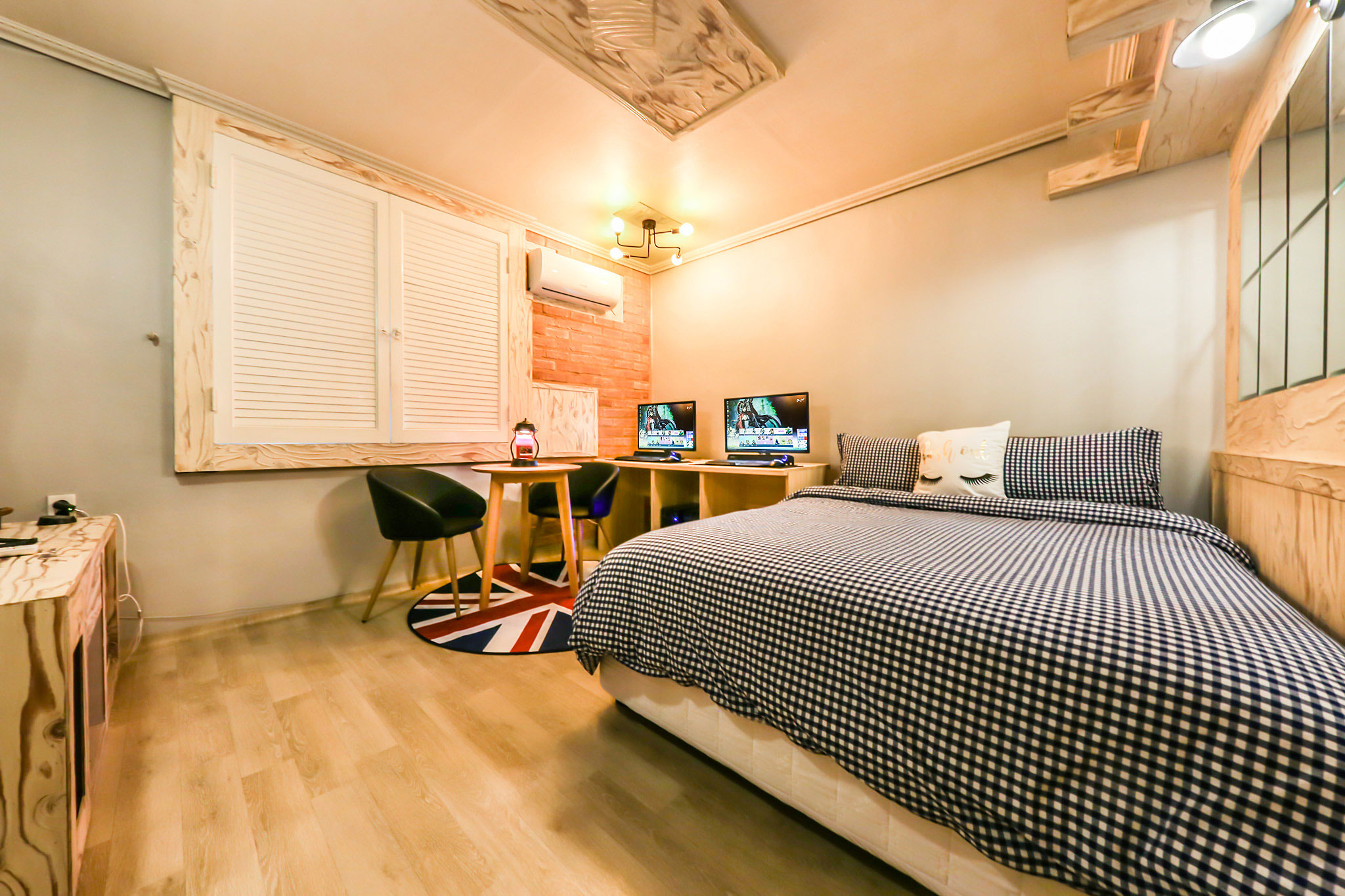 room detail thumbnail 0