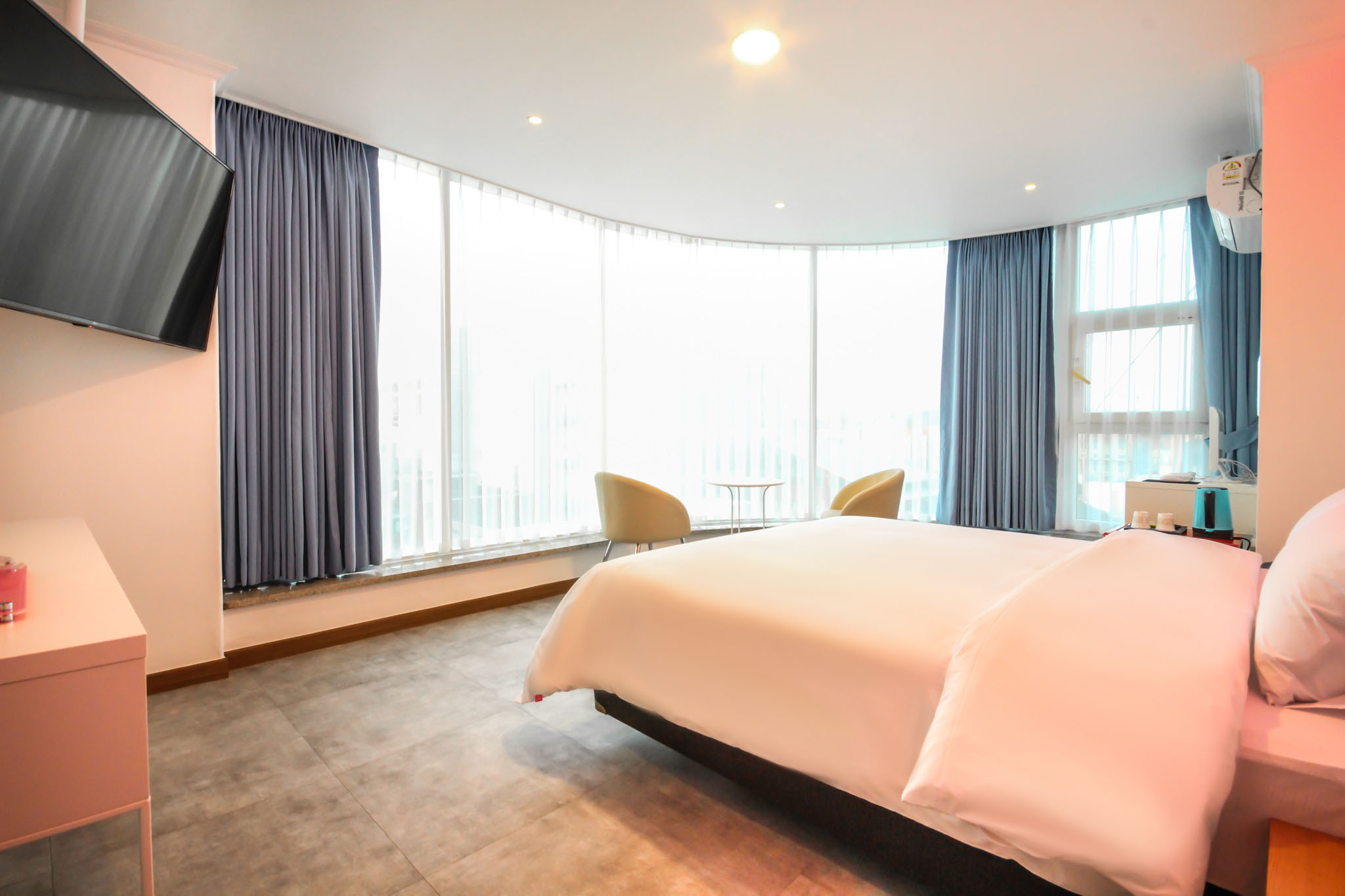 room detail thumbnail 1