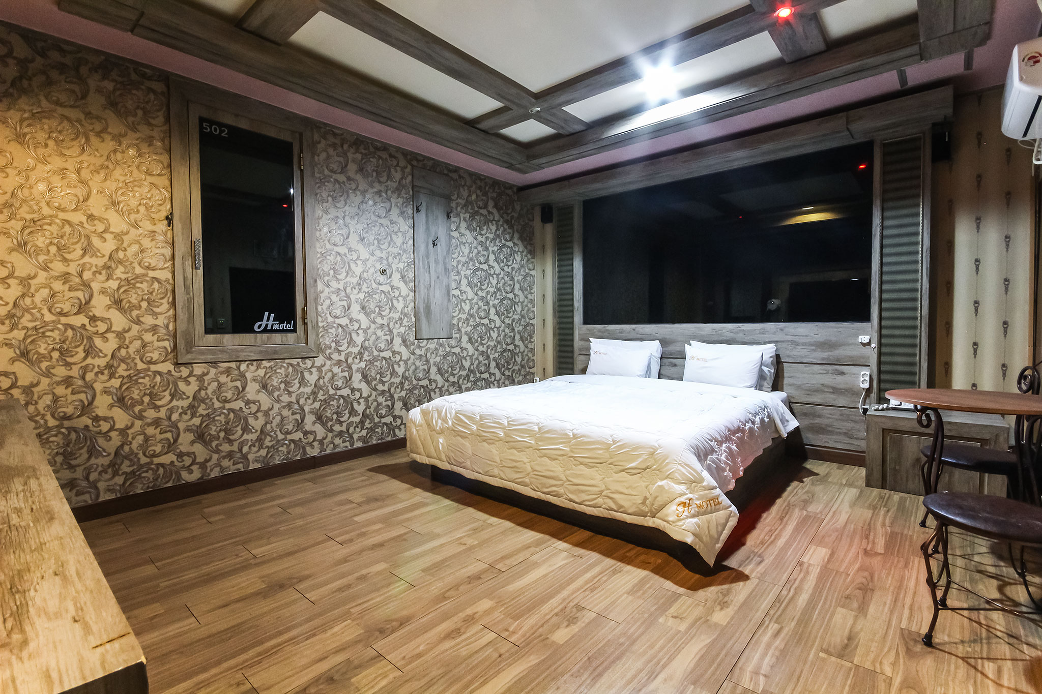 room detail thumbnail 0