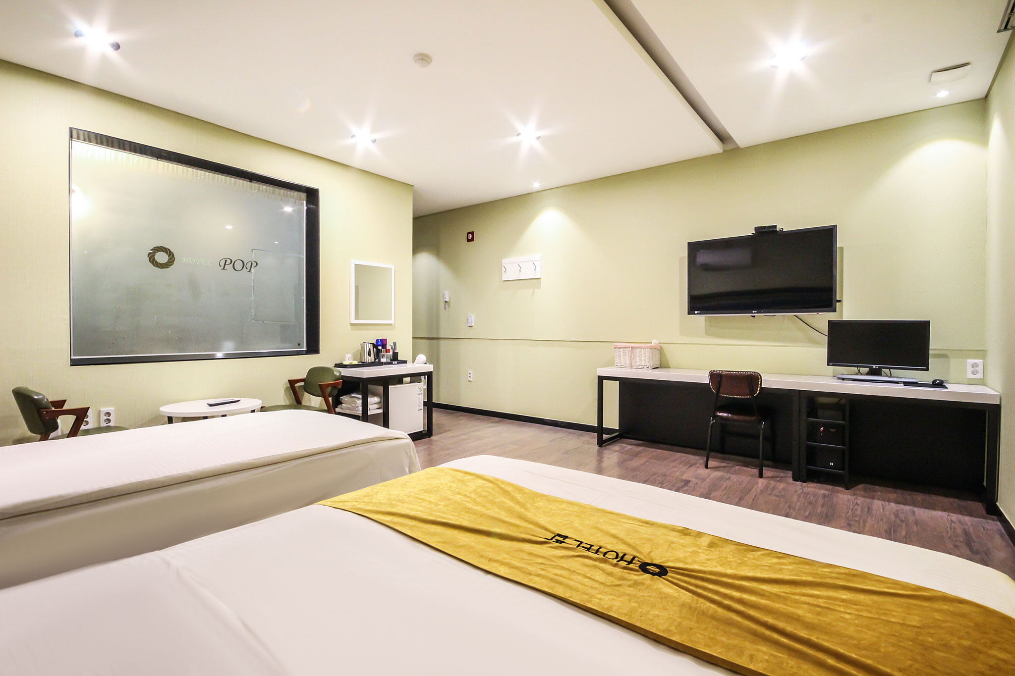 room detail thumbnail 2